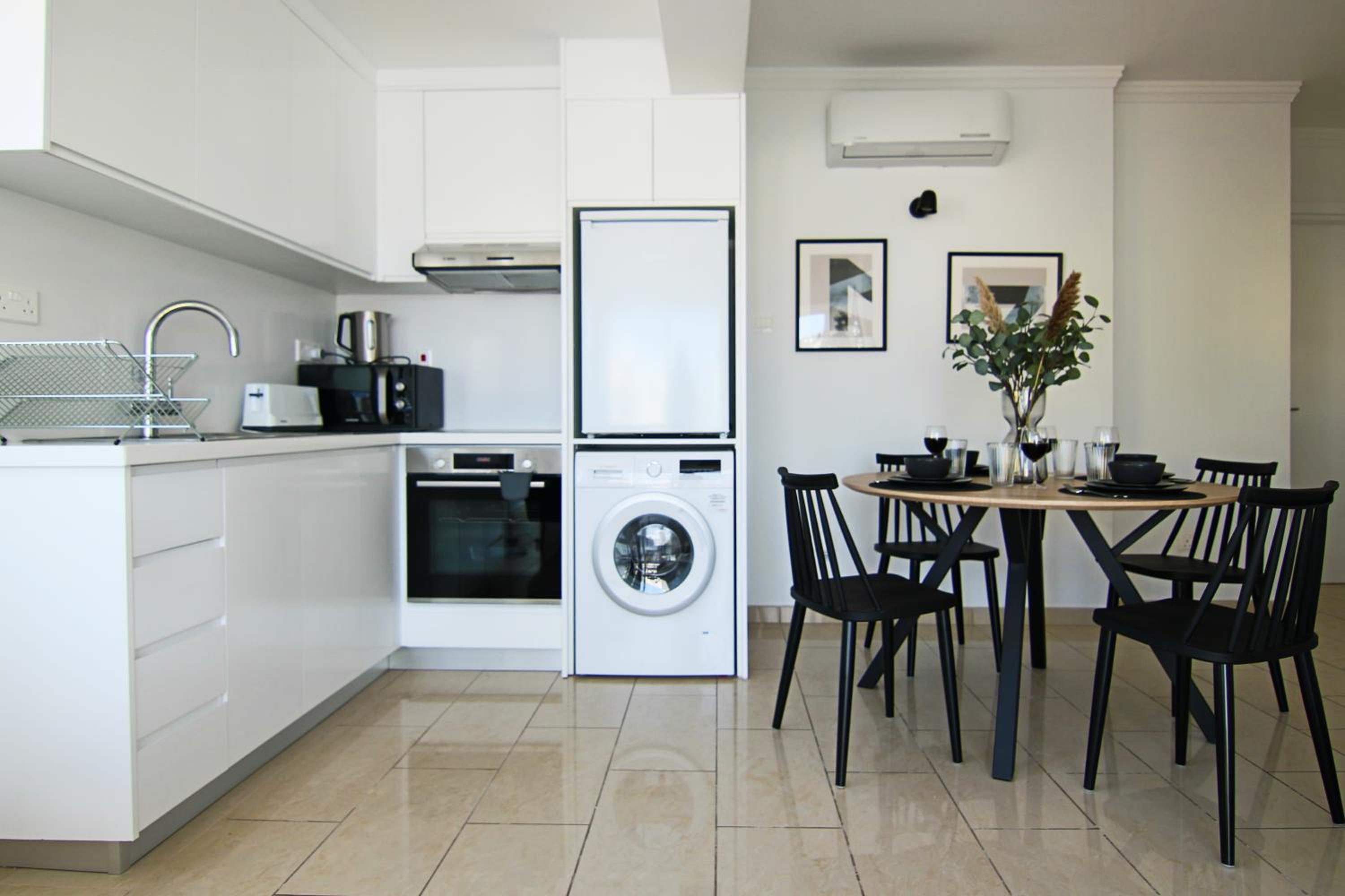 Phaedrus Living Seaside Flat Lighthouse 63