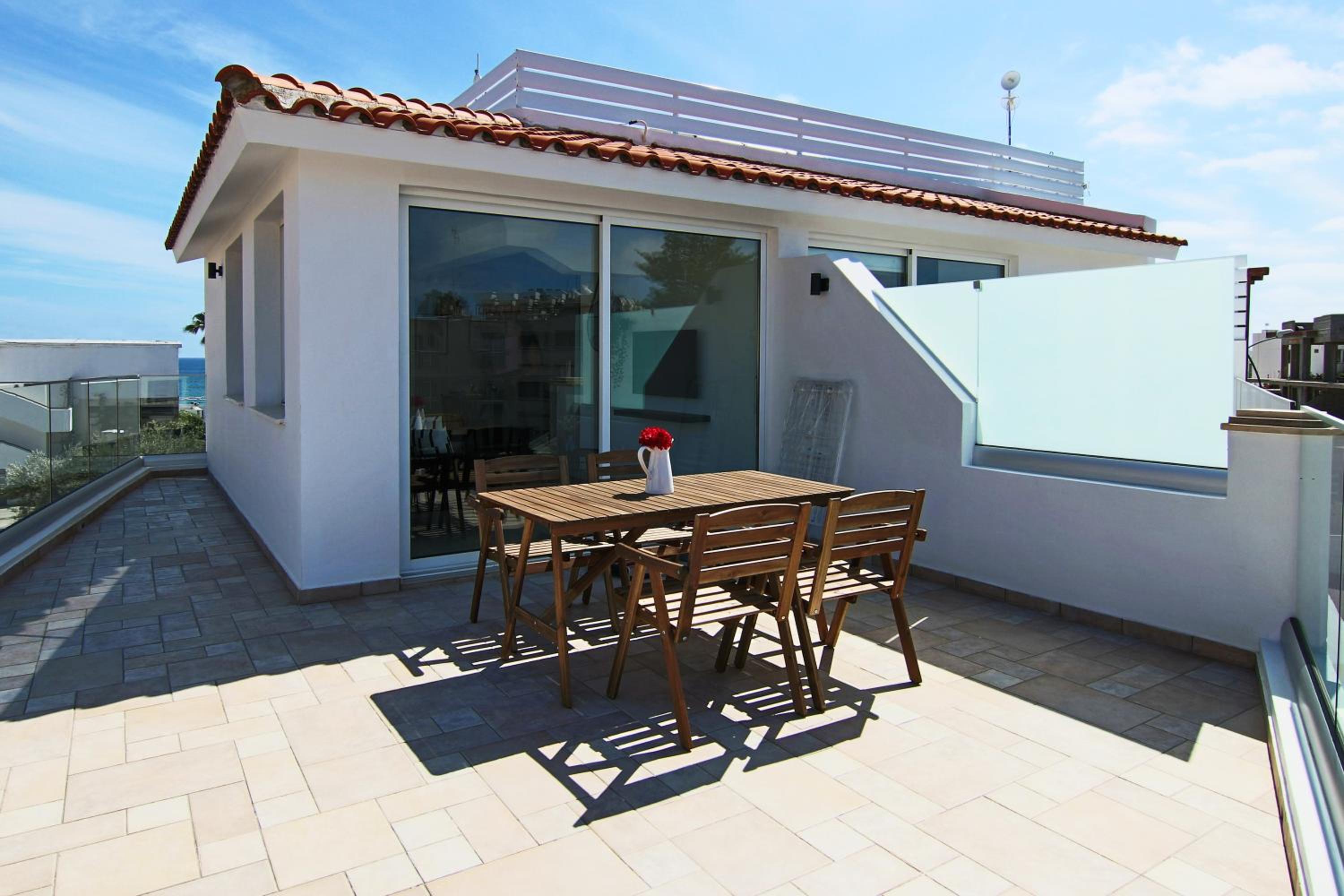 Phaedrus Living Seaside Flat Lighthouse 63