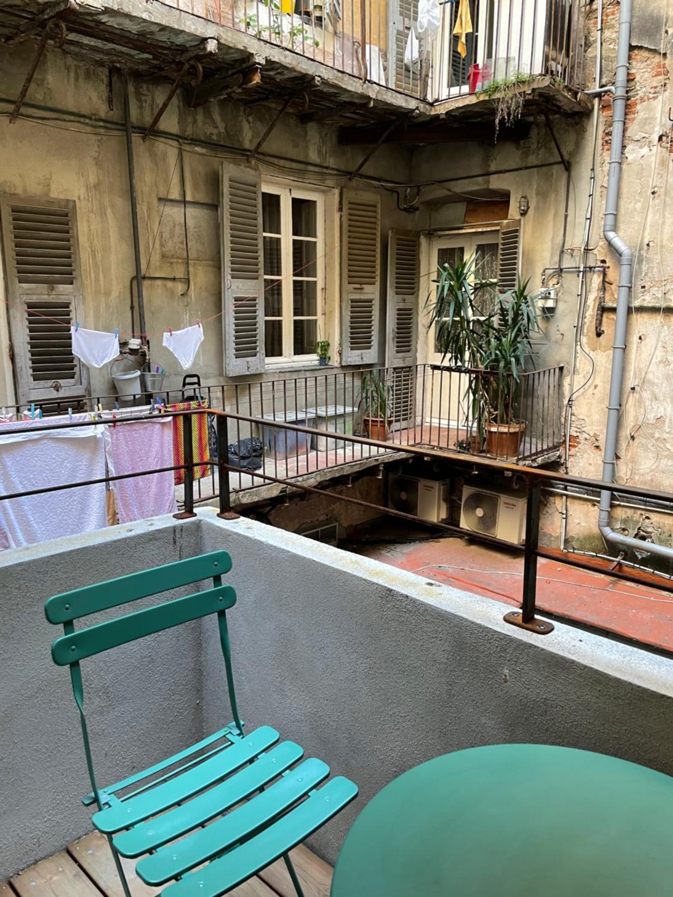 balcony