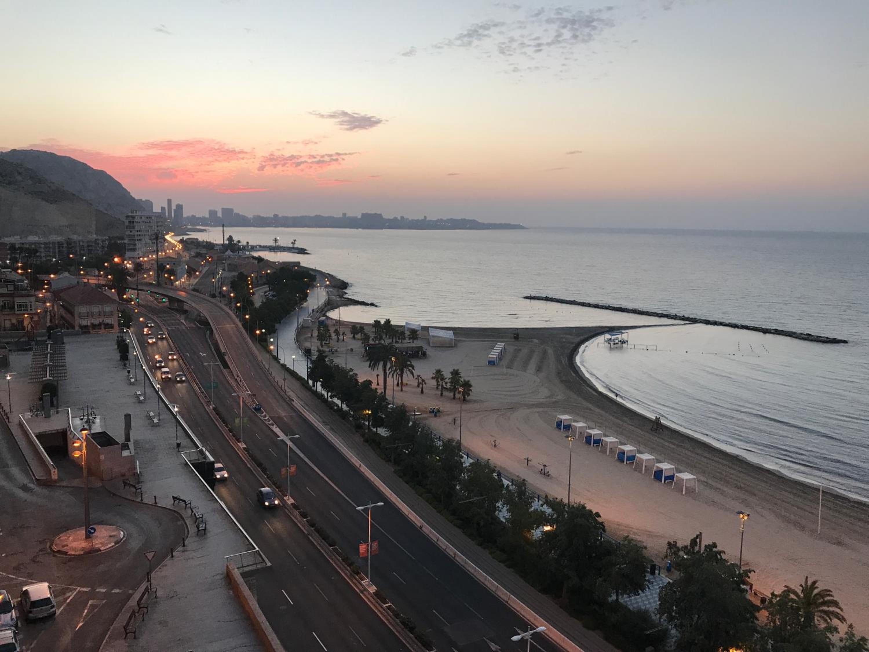 Apartamento con vistas al mar primera linea de playa del Postiguet view 3