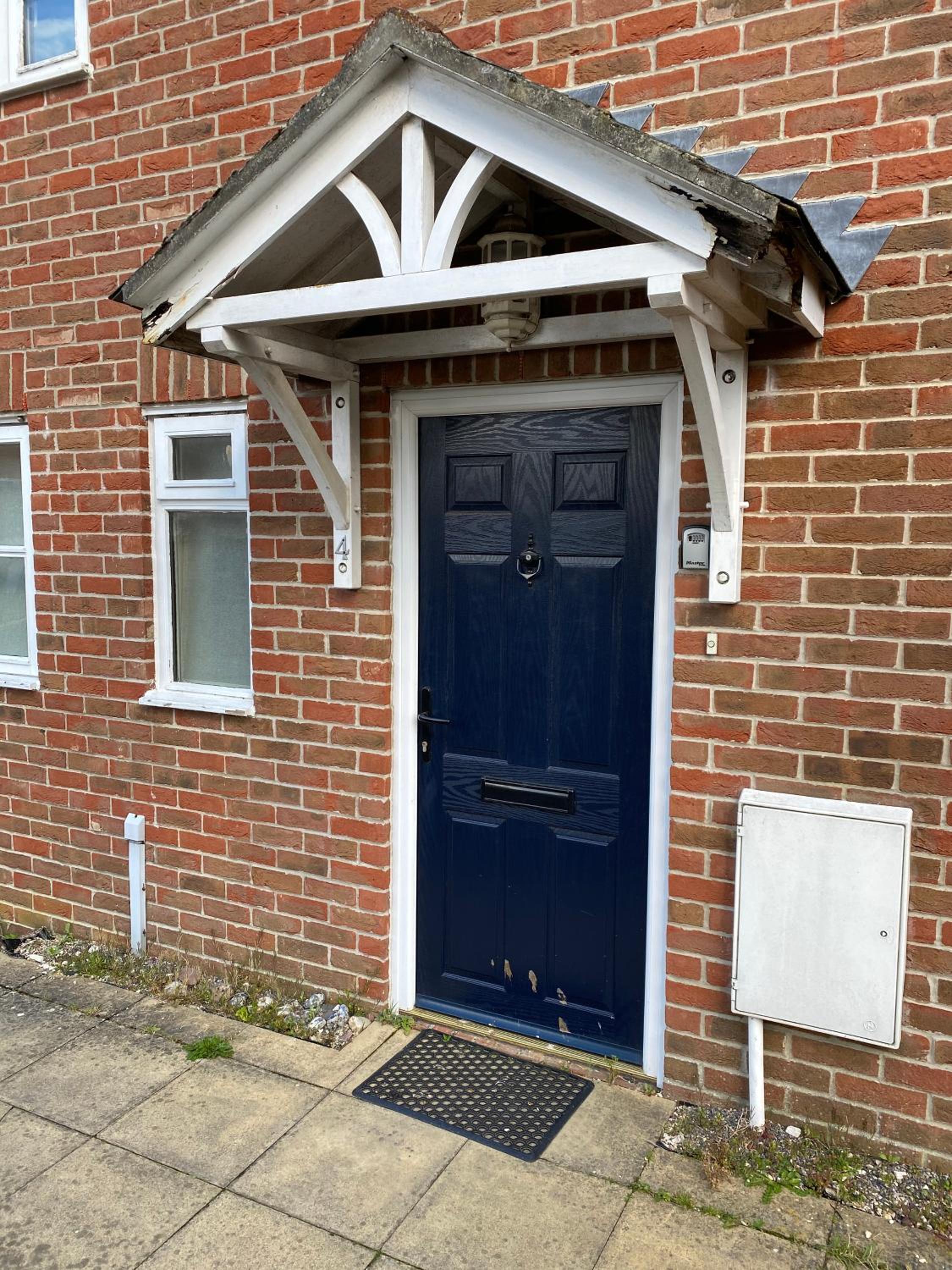 Relaxing townhouse in the heart of Bridport view 2