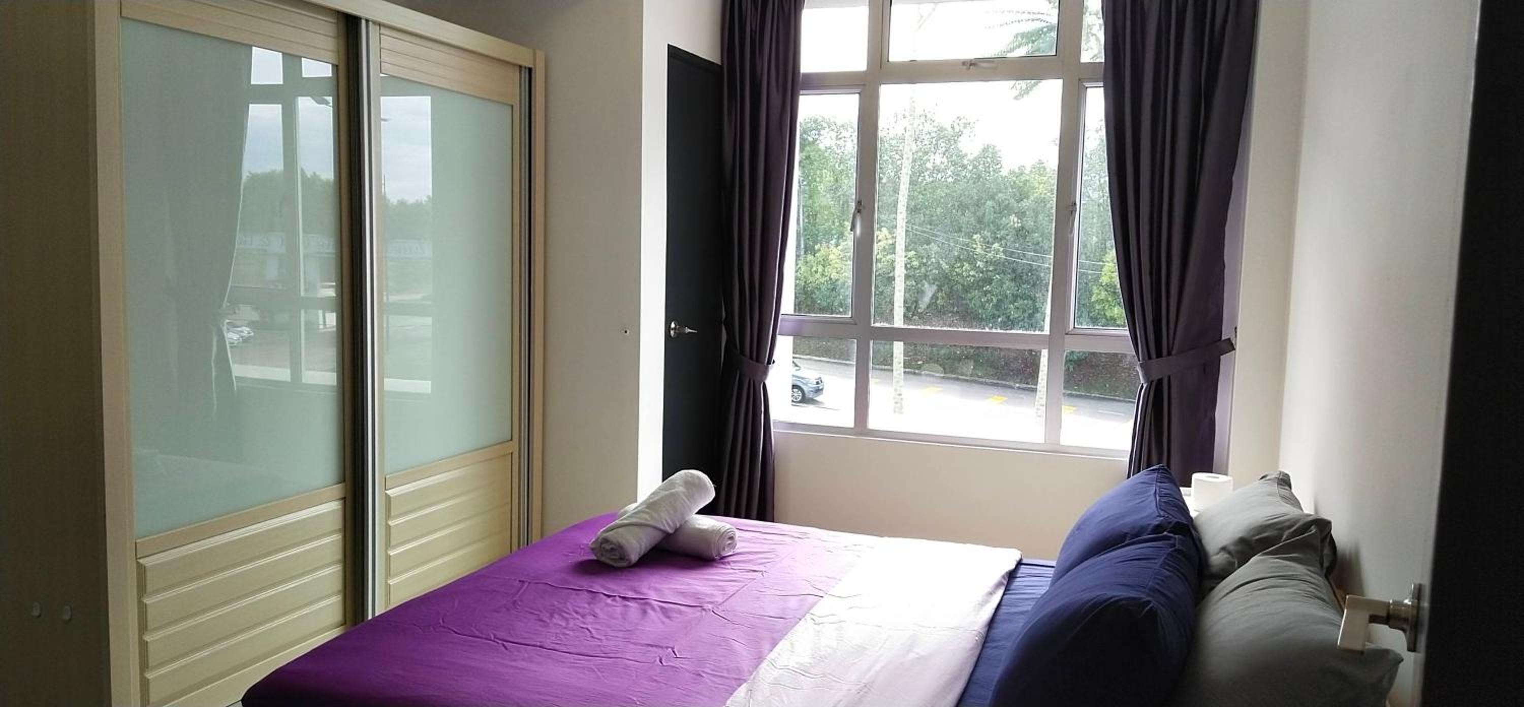 8pax Mount austin Midori Green homestay