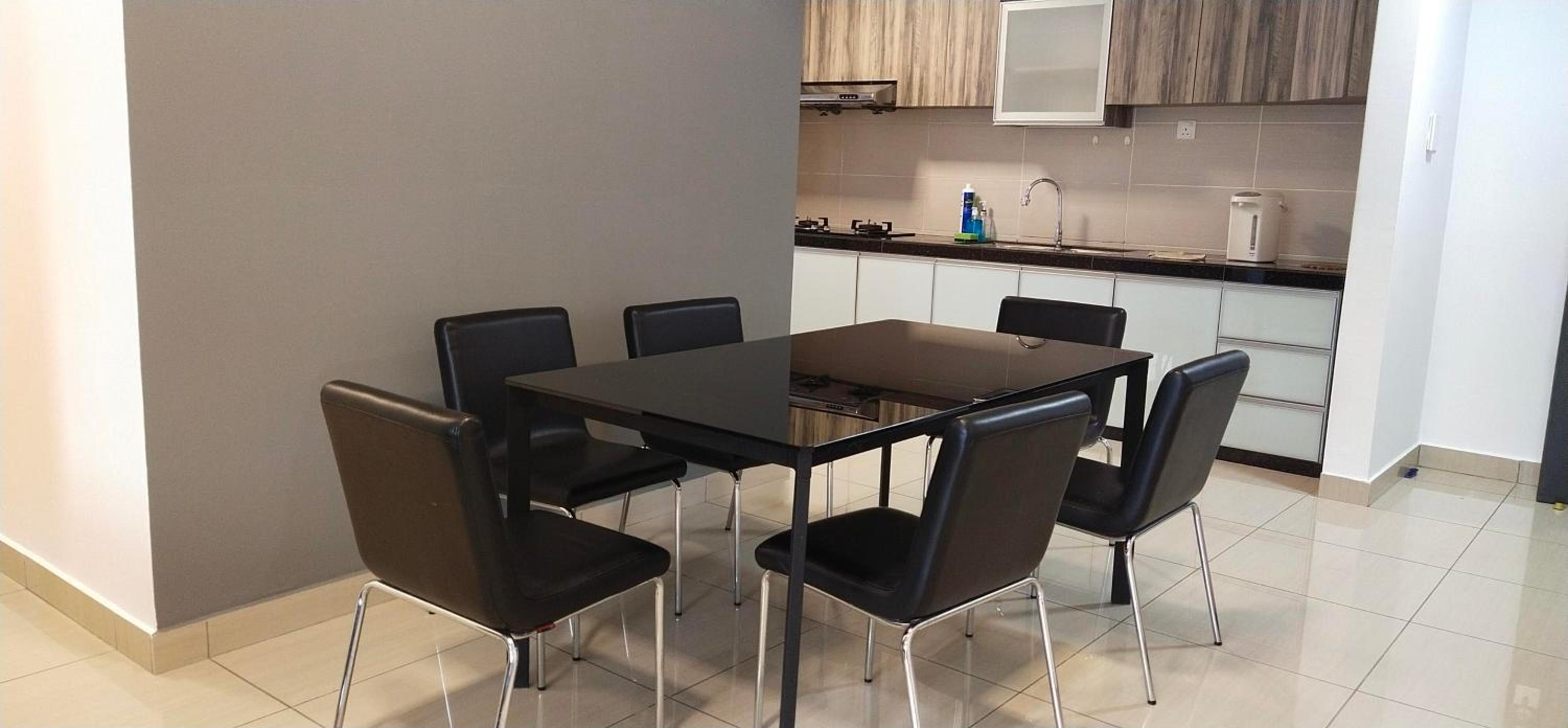 8pax Mount austin Midori Green homestay