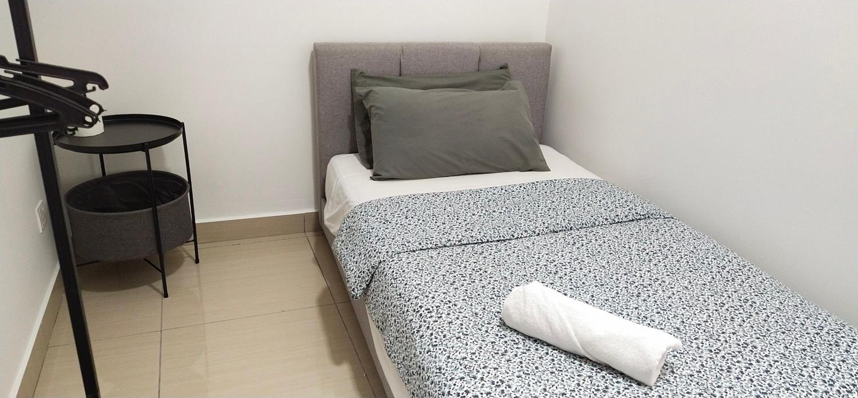 8pax Mount austin Midori Green homestay