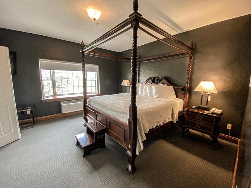 Inn at Amish Door