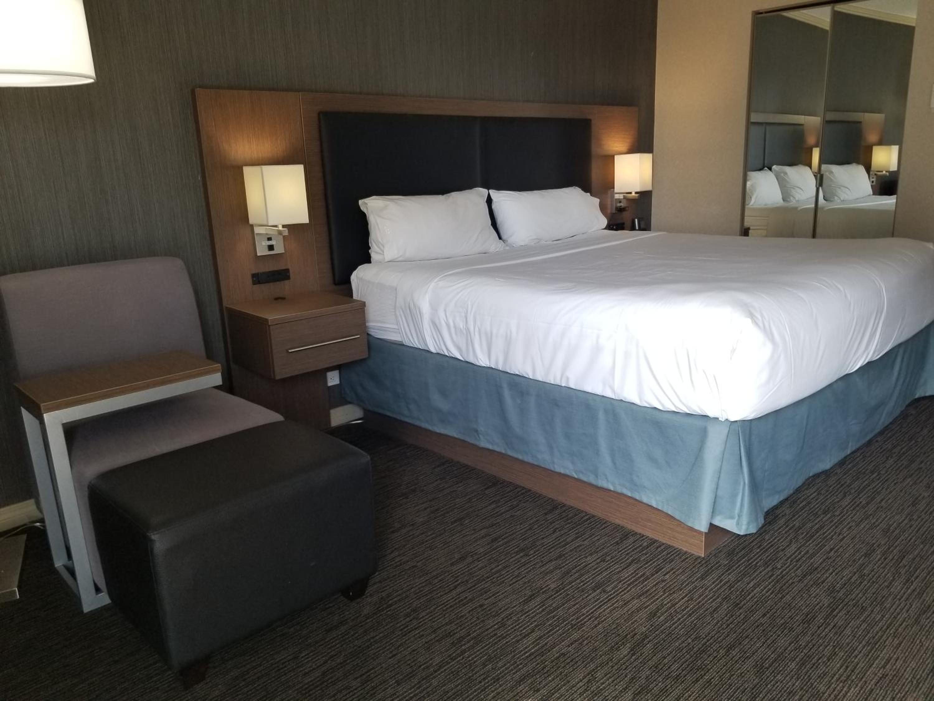 Holiday Inn Express Edmonton Downtown, an IHG Hotel-2