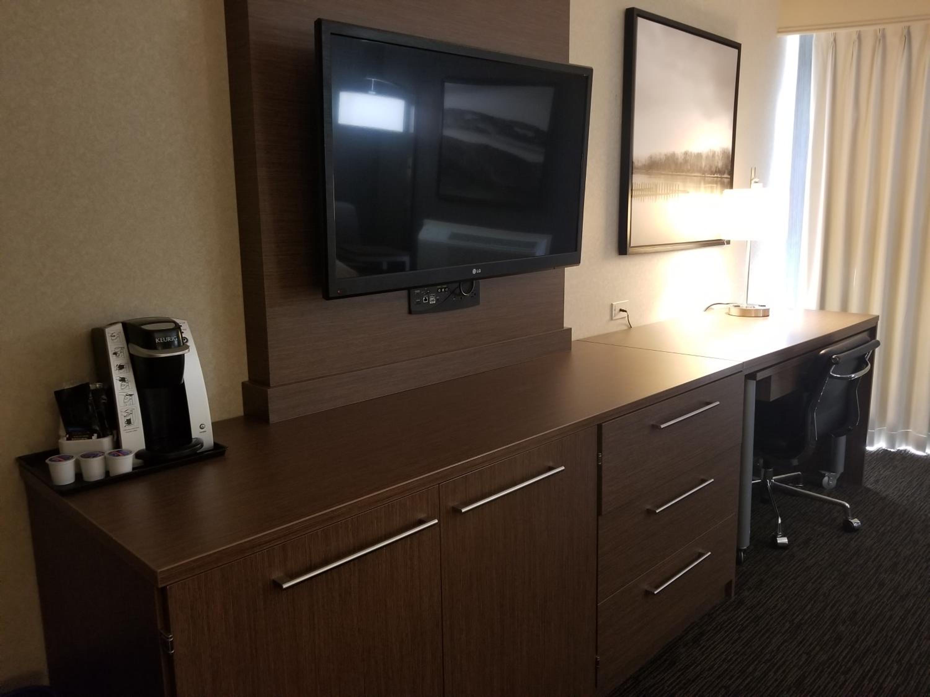 Holiday Inn Express Edmonton Downtown, an IHG Hotel-3