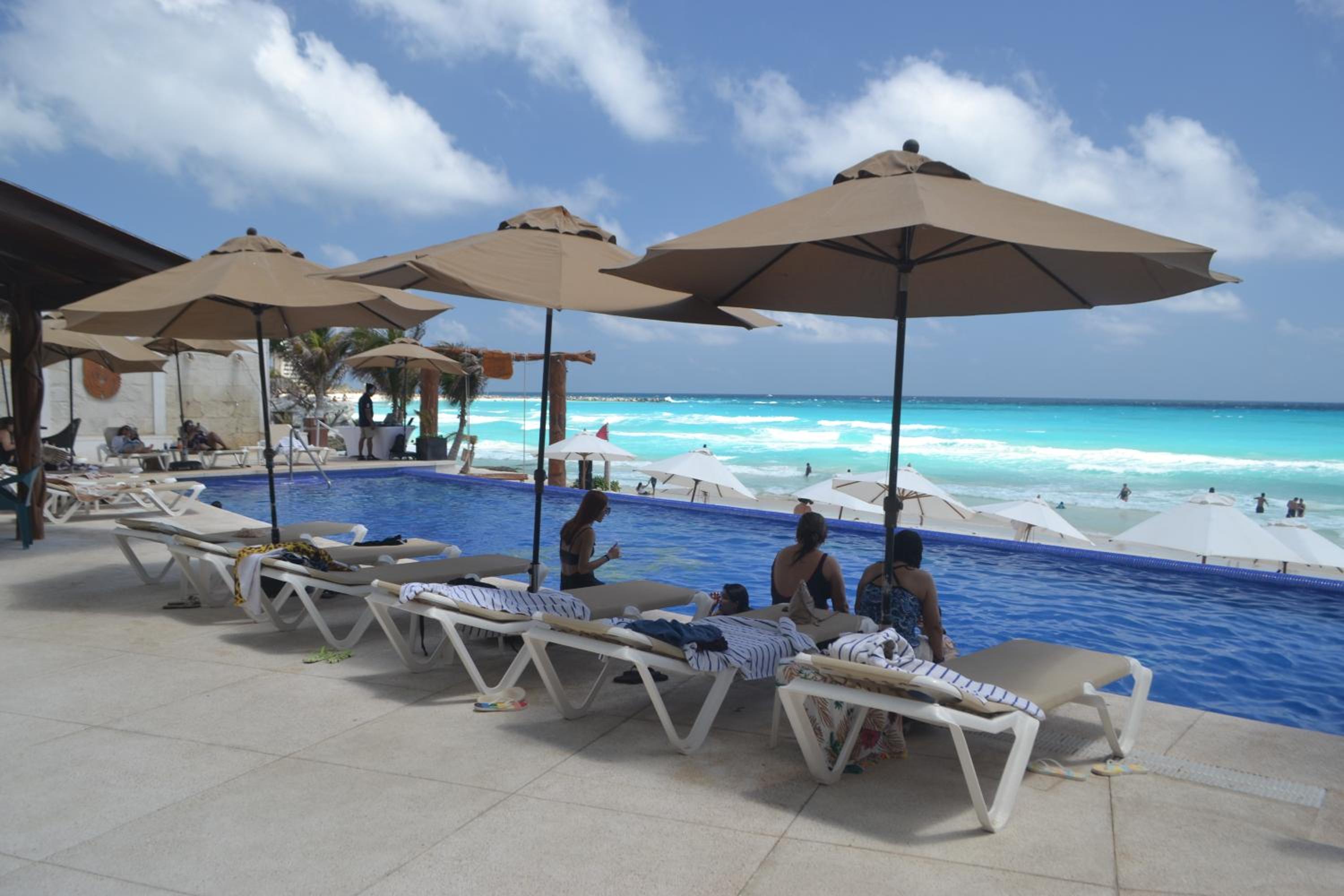 GIRASOL CONDO CANCUN BEAcH