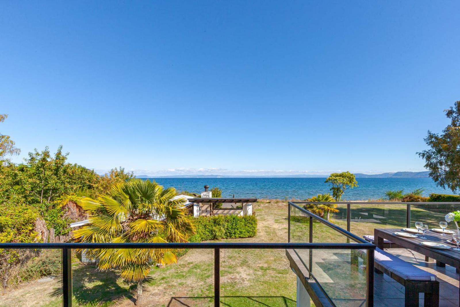Lakefront Villa - Waitahanui Holiday Home view 4