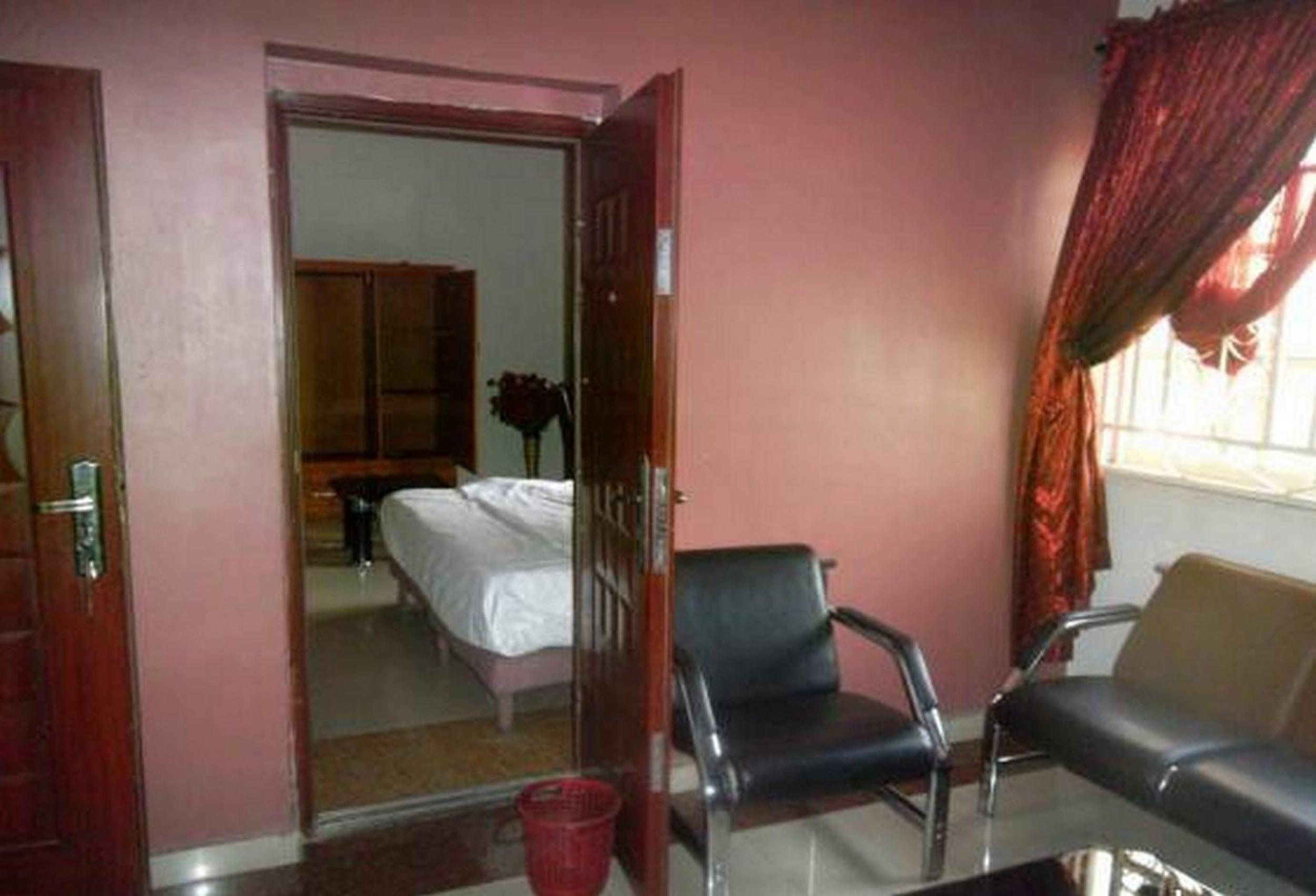Clen-Phil Hotels - Guest Room view 3