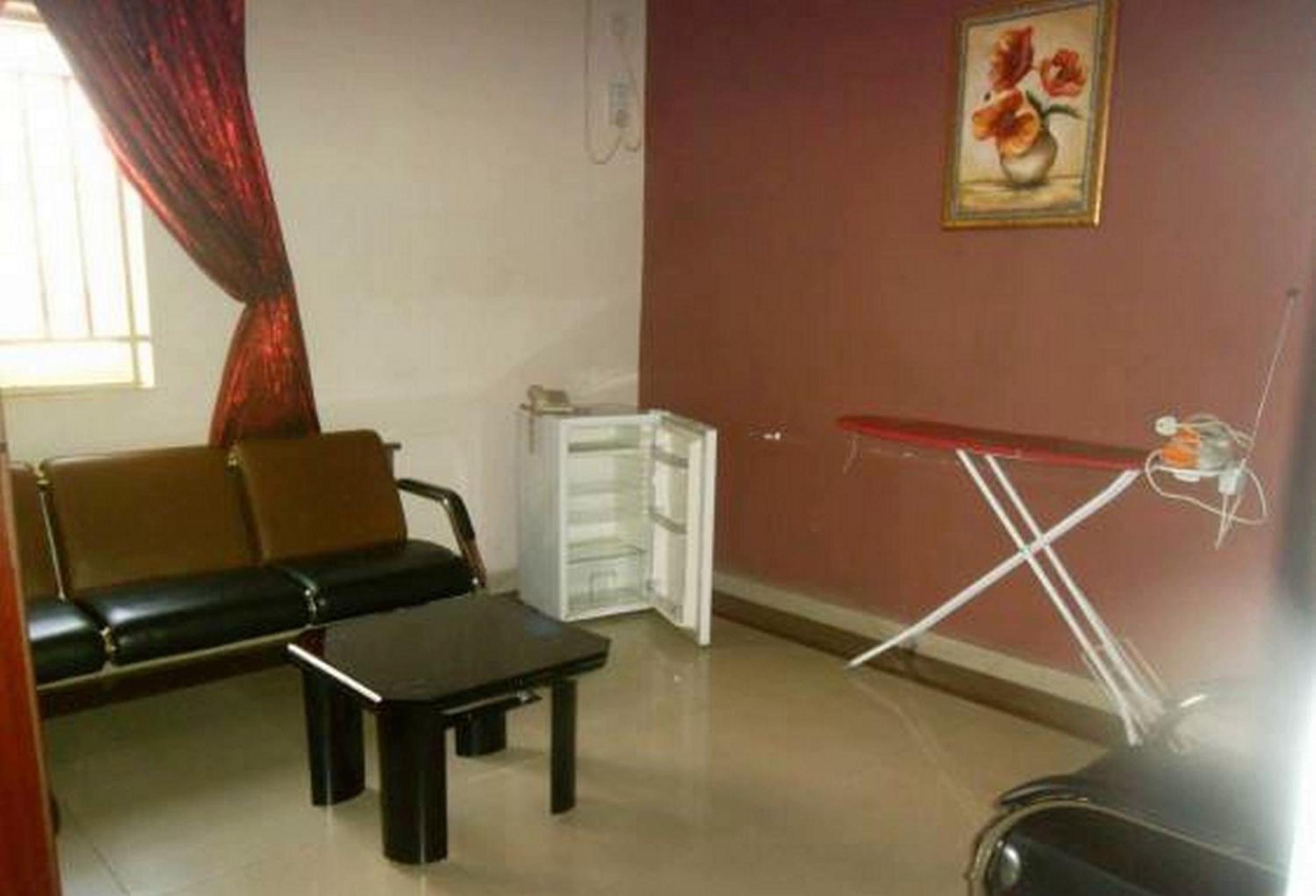 Clen-Phil Hotels - Guest Room view 4