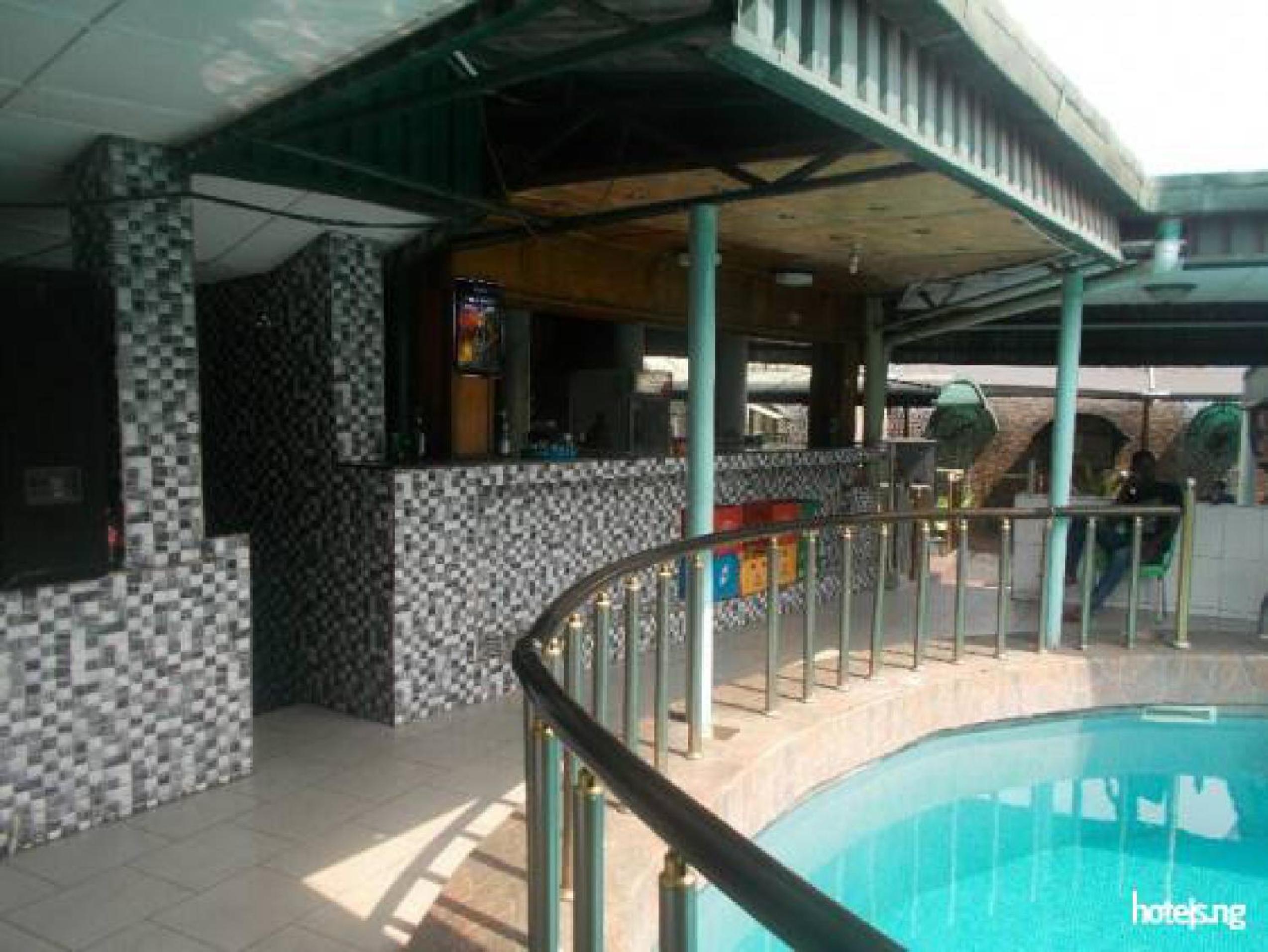 Photo 12