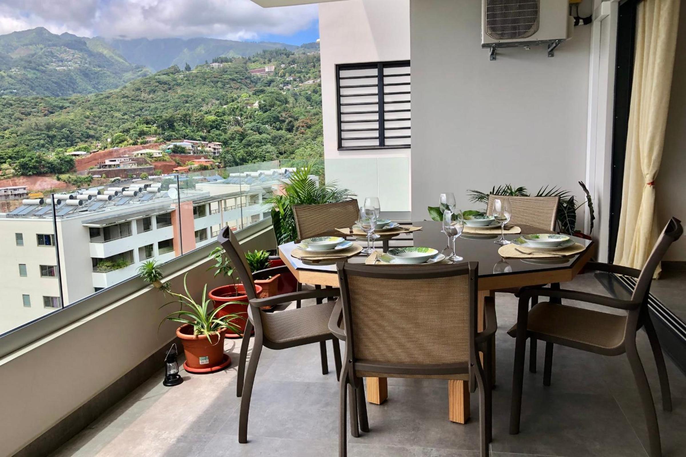 Alicia's Sky flat on the heights with nice view on the sea and Papeete view 5