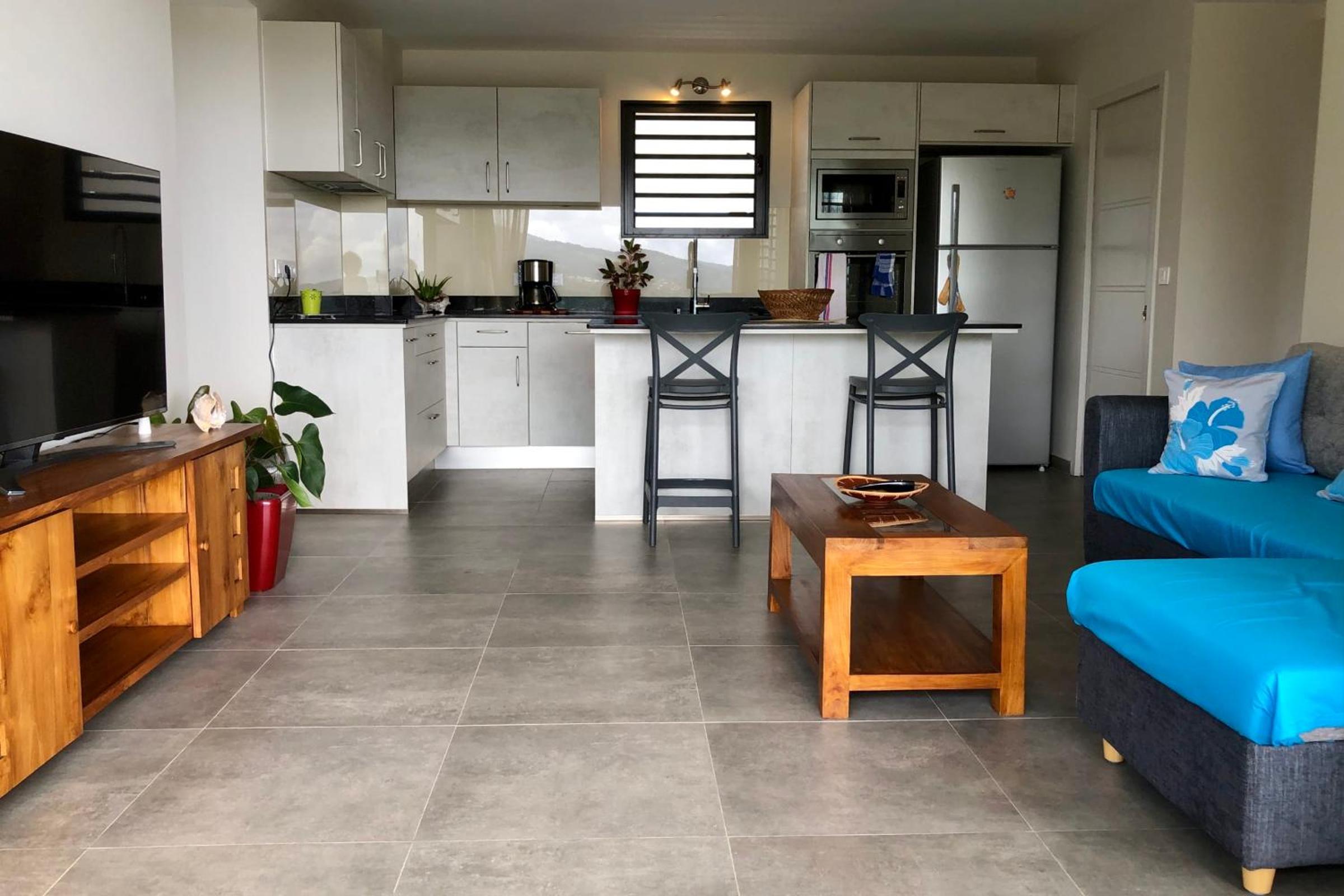 Alicia's Sky flat on the heights with nice view on the sea and Papeete view 2
