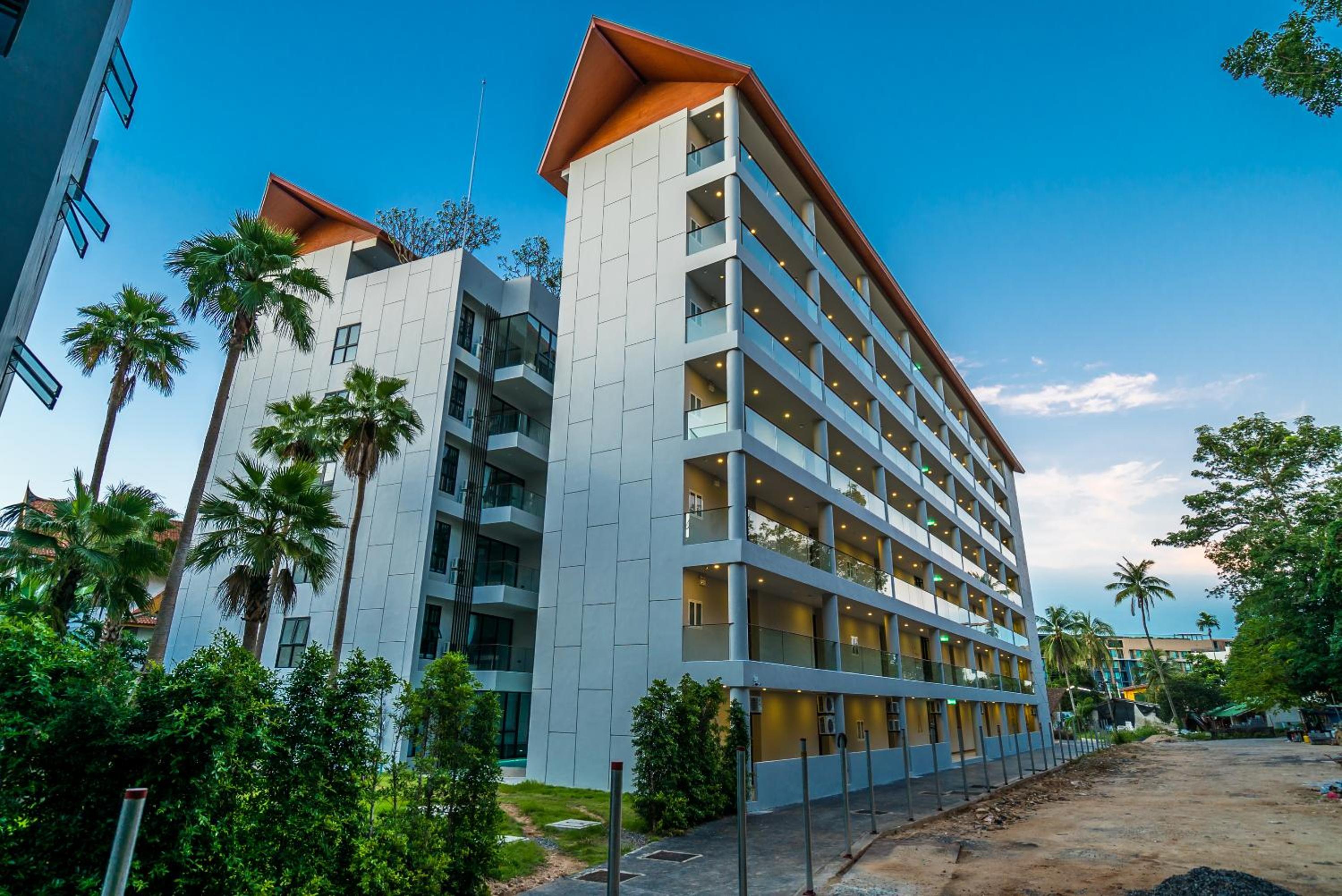 Apartment at Palmyrah Surin by Lofty