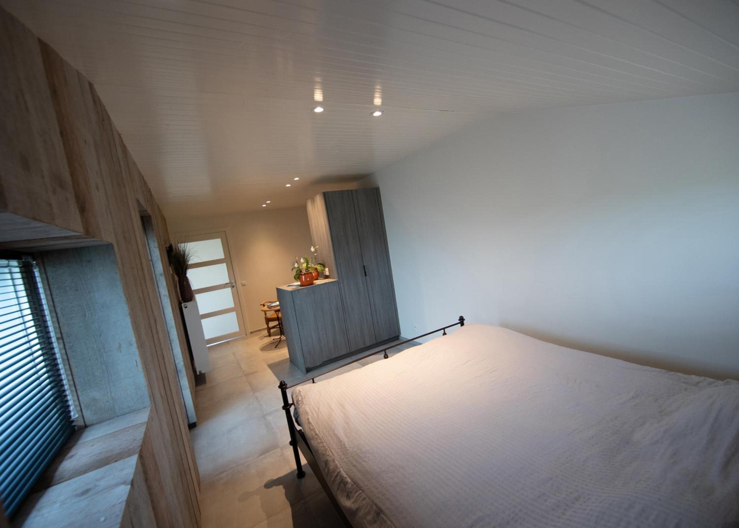 Landelijk vakantiehuis in Diksmuide met een tuin en vijver