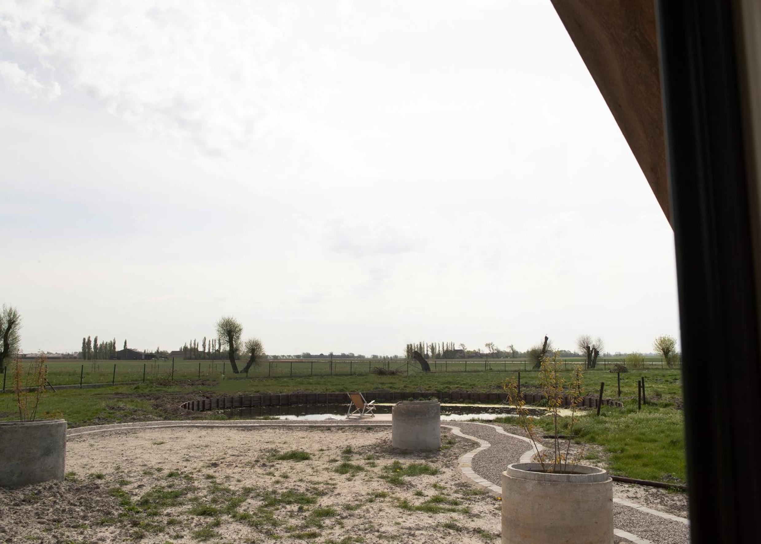 Landelijk vakantiehuis in Diksmuide met een tuin en vijver