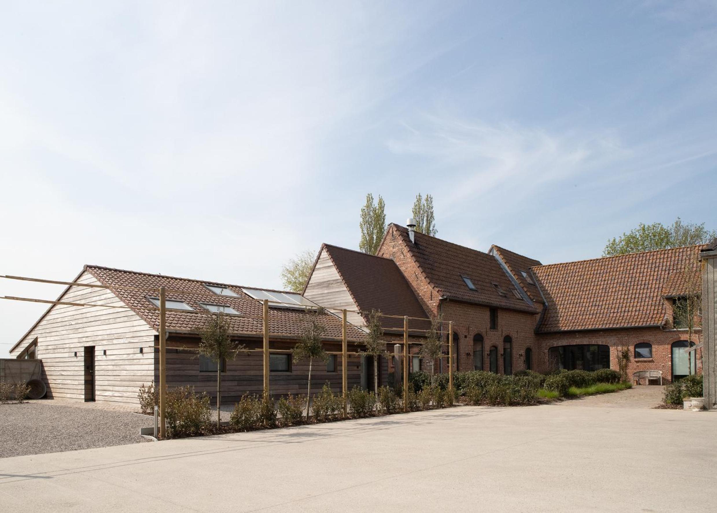 Landelijk vakantiehuis in Diksmuide met een tuin en vijver