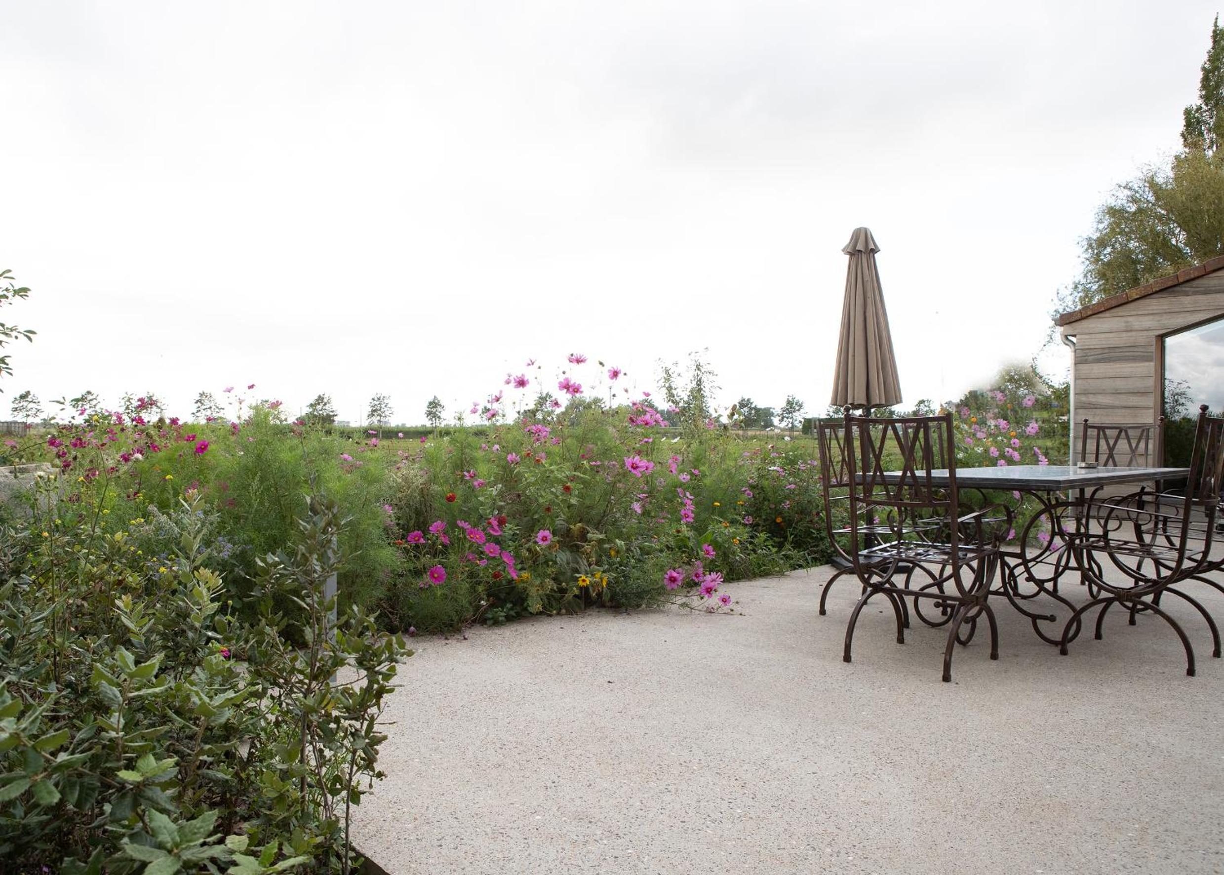 Landelijk vakantiehuis in Diksmuide met een tuin en vijver