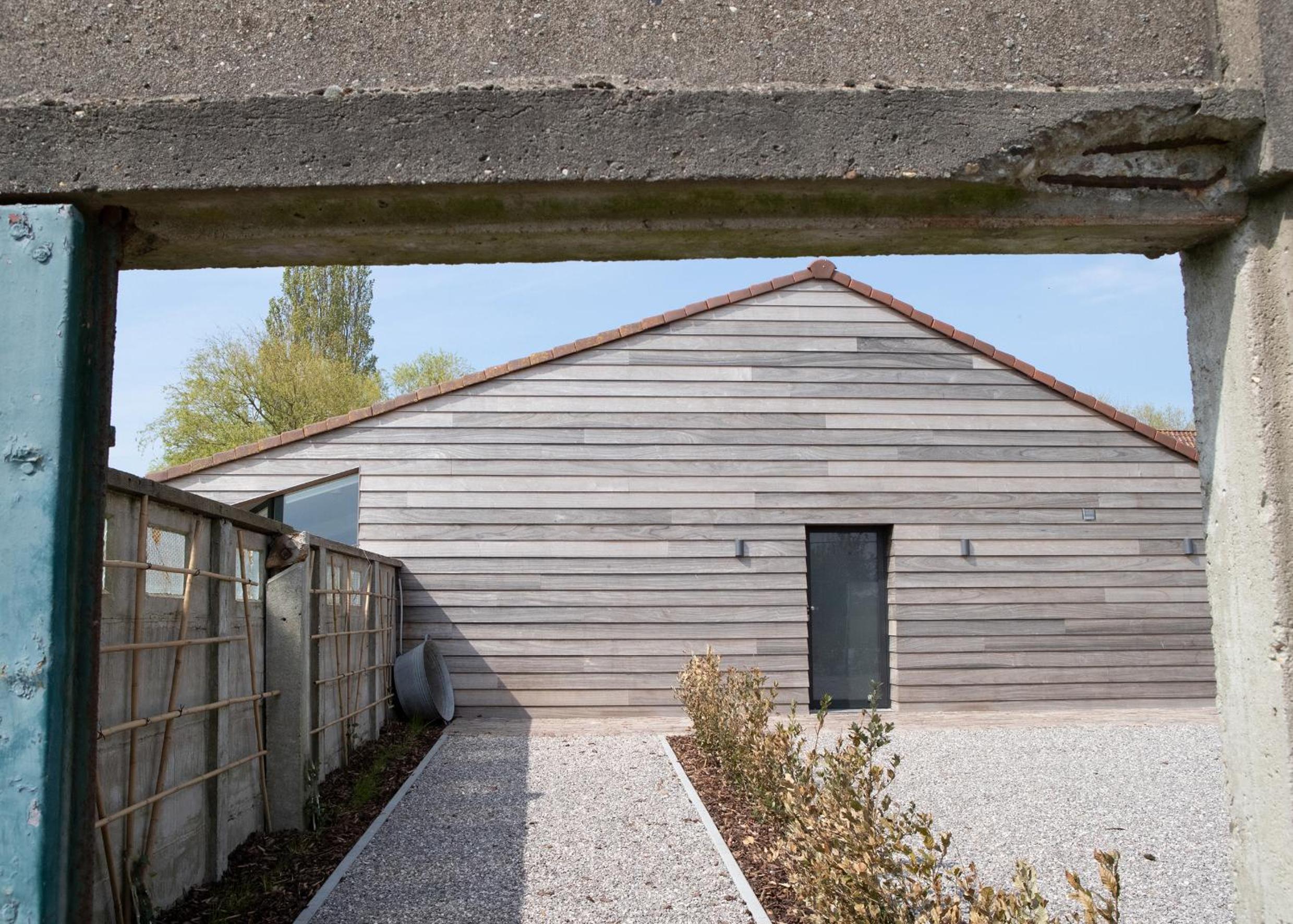 Landelijk vakantiehuis in Diksmuide met een tuin en vijver