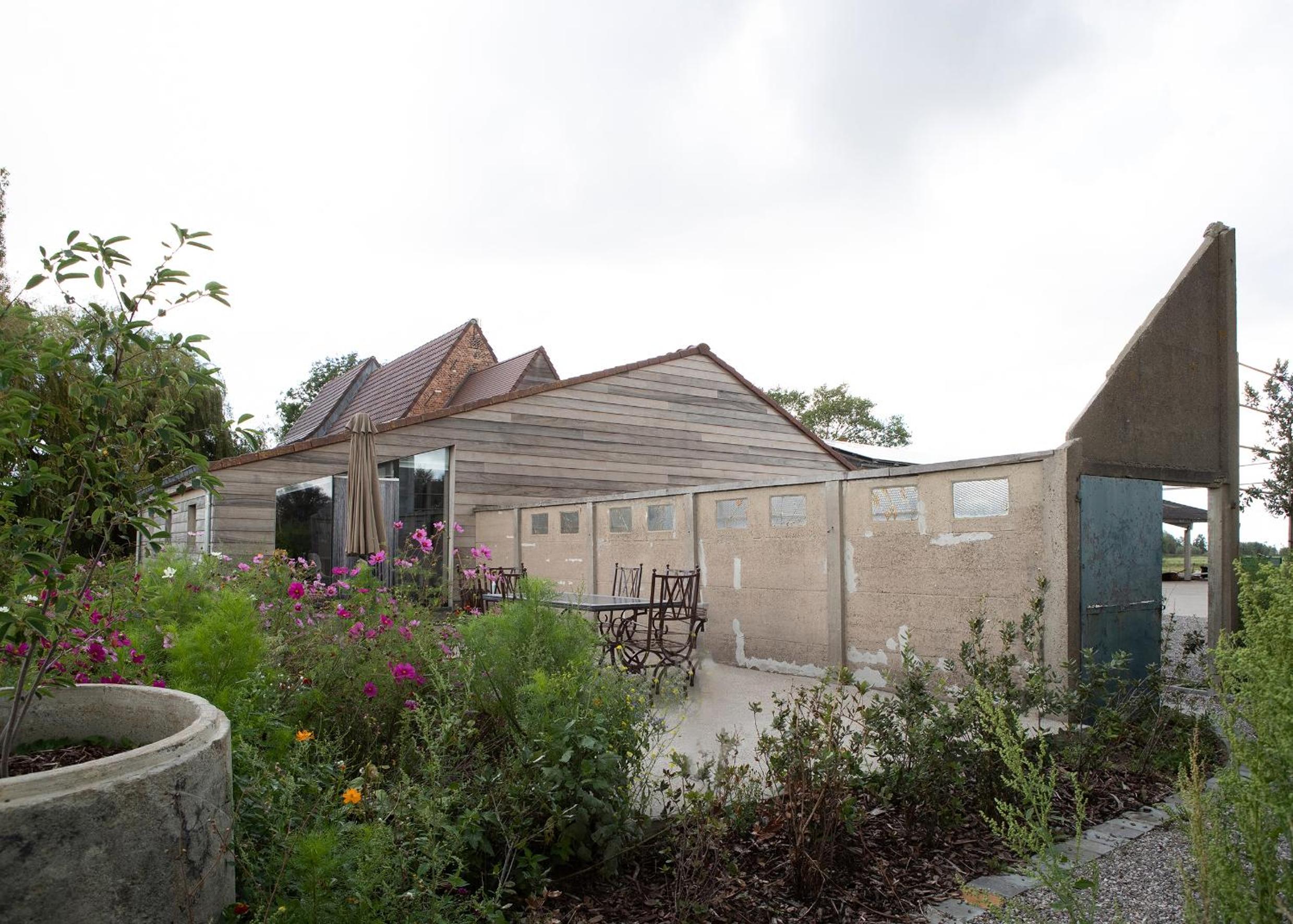 Landelijk vakantiehuis in Diksmuide met een tuin en vijver