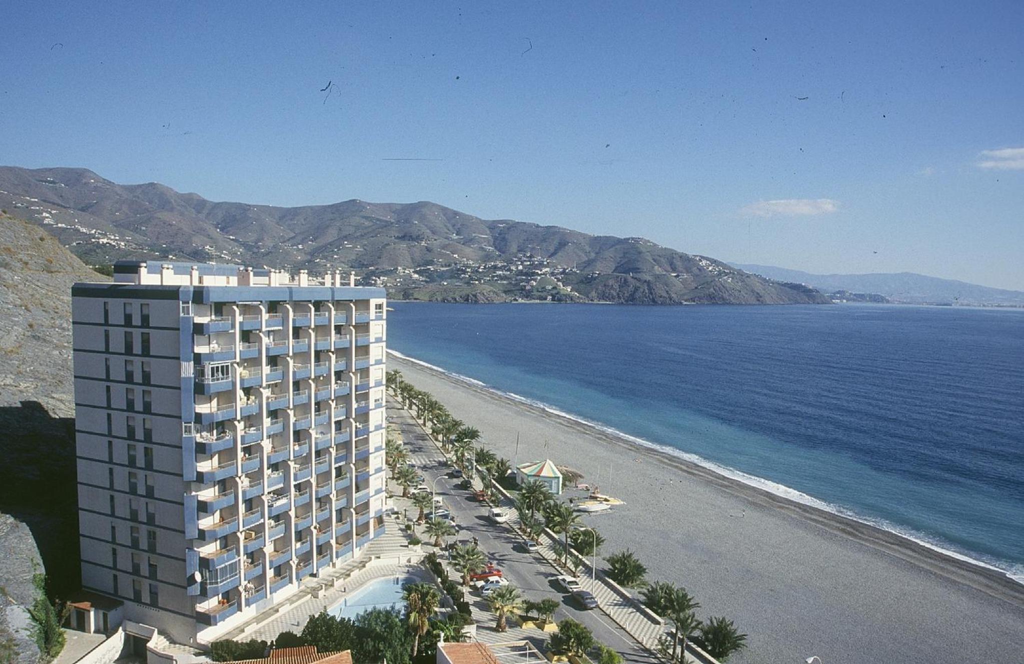 Hotel APCOSTAS - Almuñecar Playa - Image 1