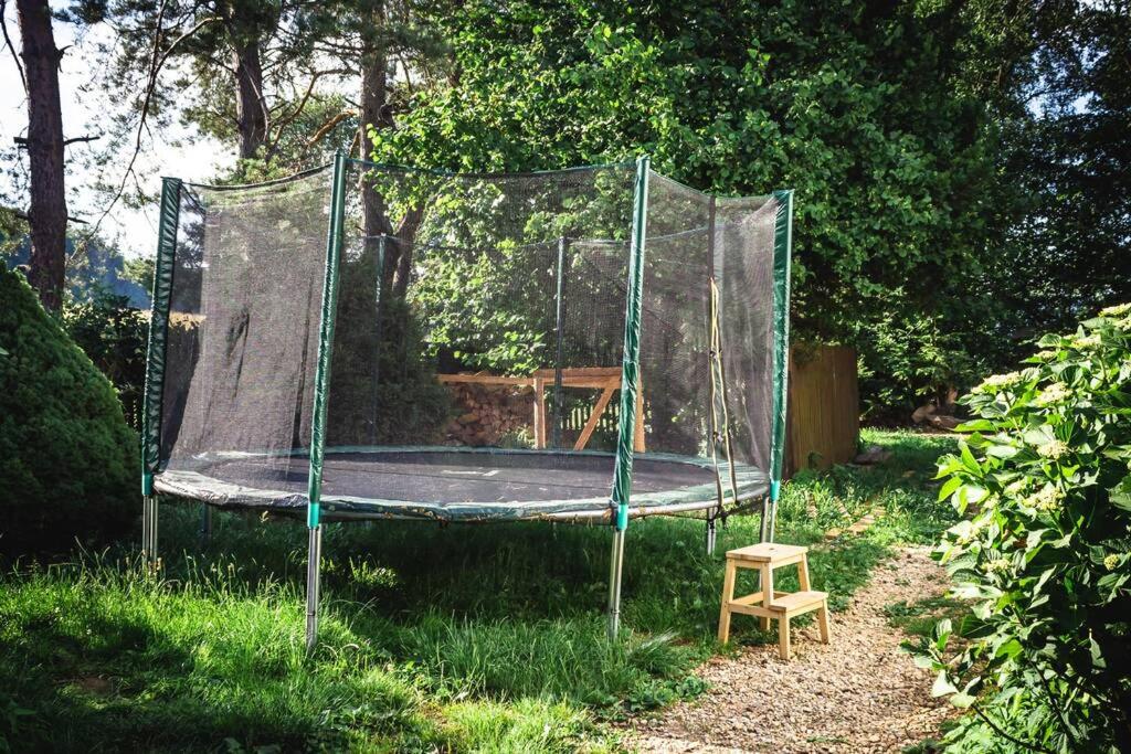 ENJOY Cozy Romance Hills Forest Gardens Views Sauna Whirlpool Bath