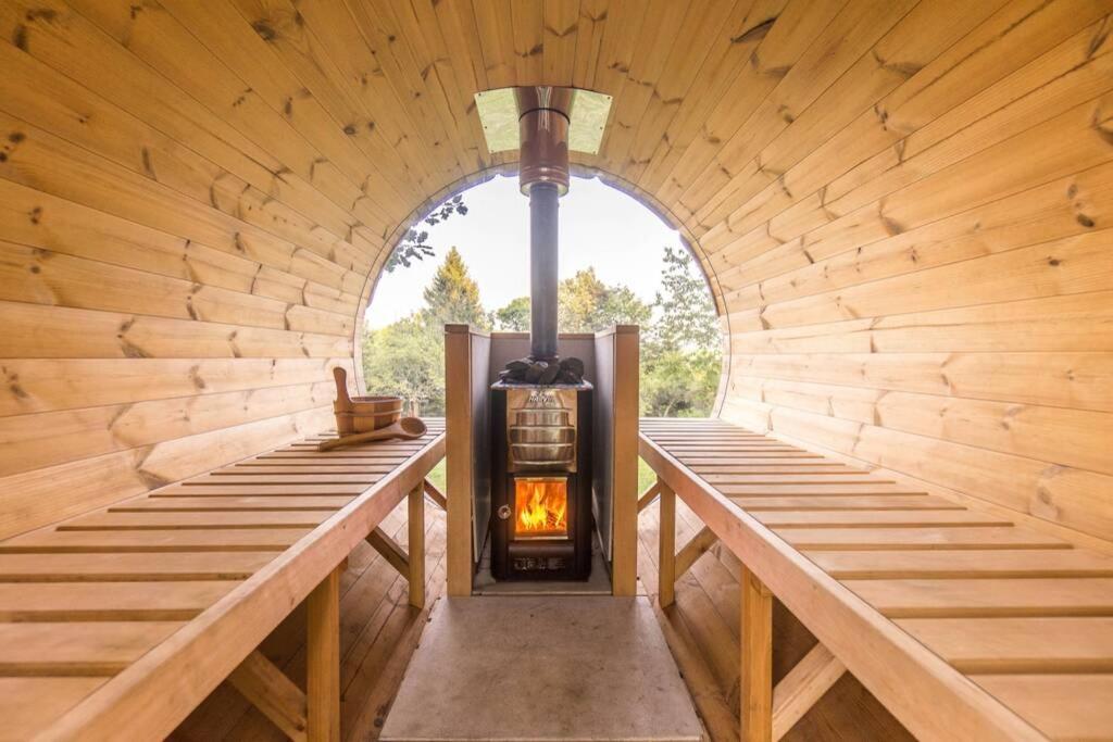 ENJOY Cozy Romance Hills Forest Gardens Views Sauna Whirlpool Bath