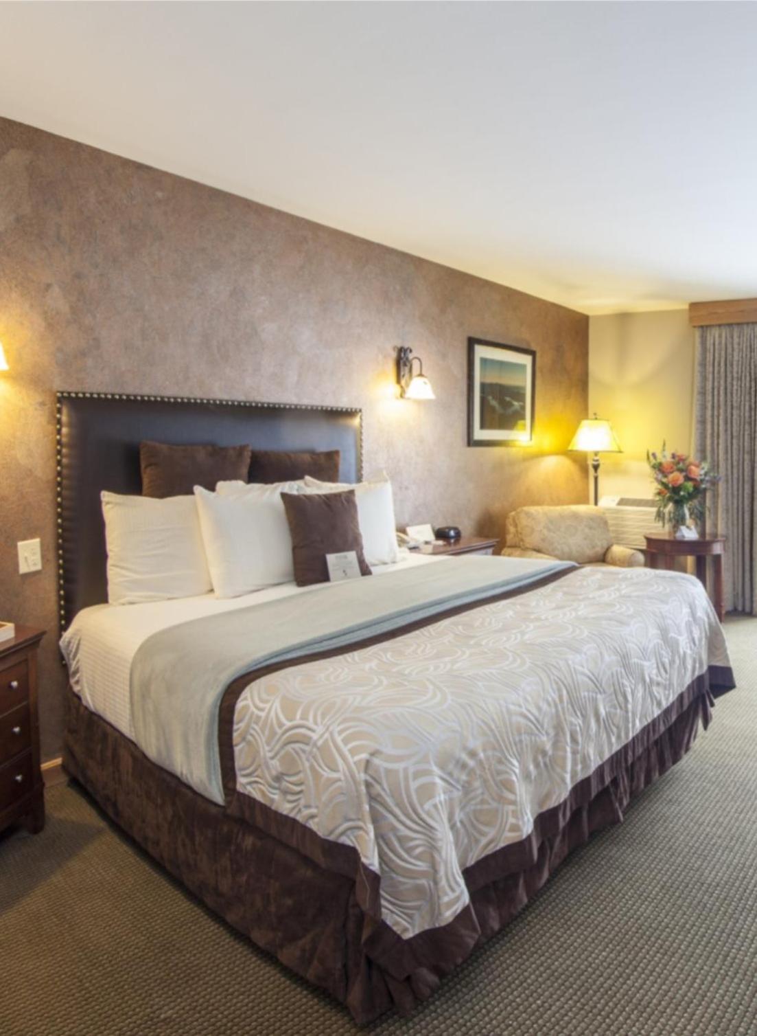 Golden Arrow Lakeside Resort