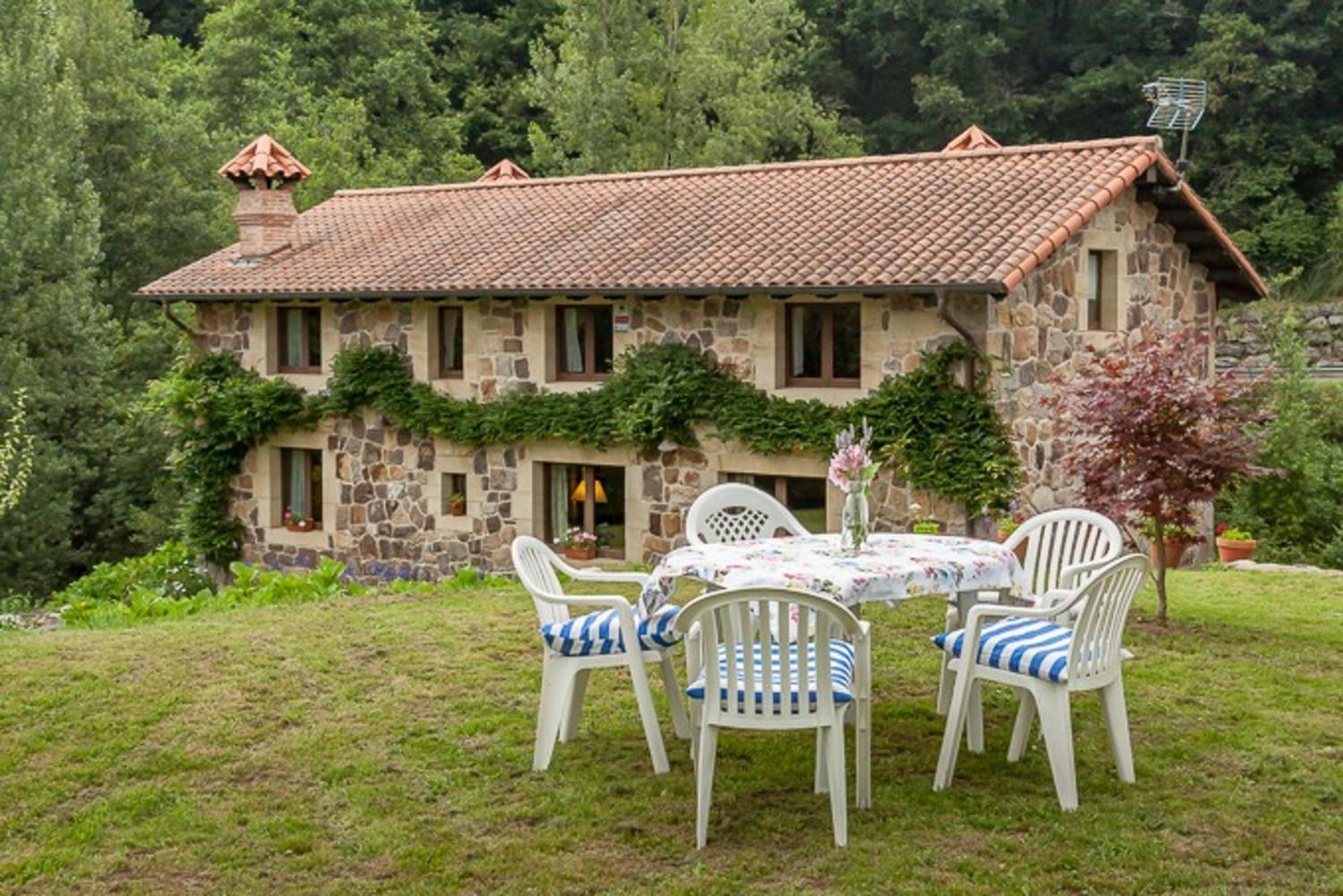 Charming House with Lake View