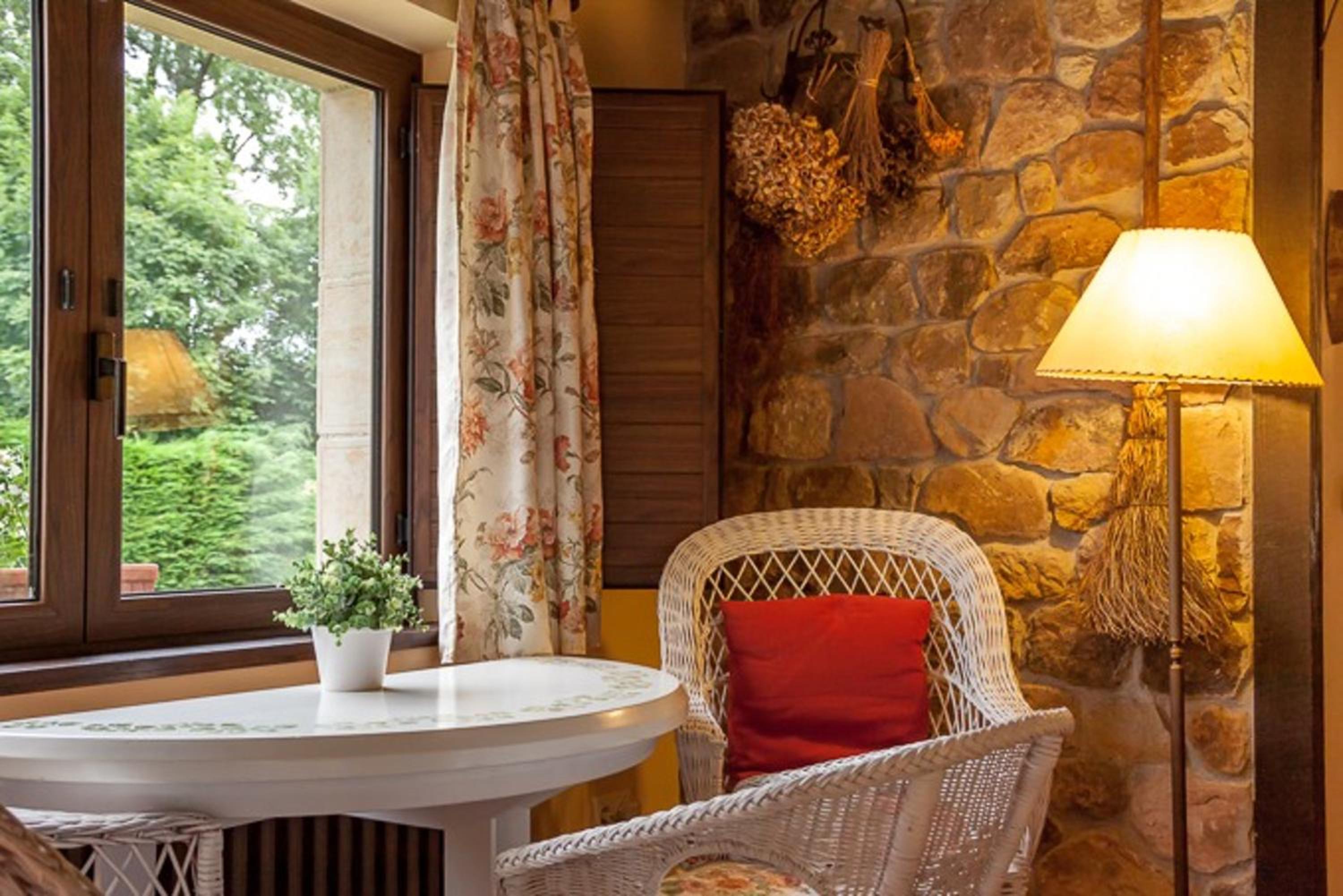 Charming House with Lake View