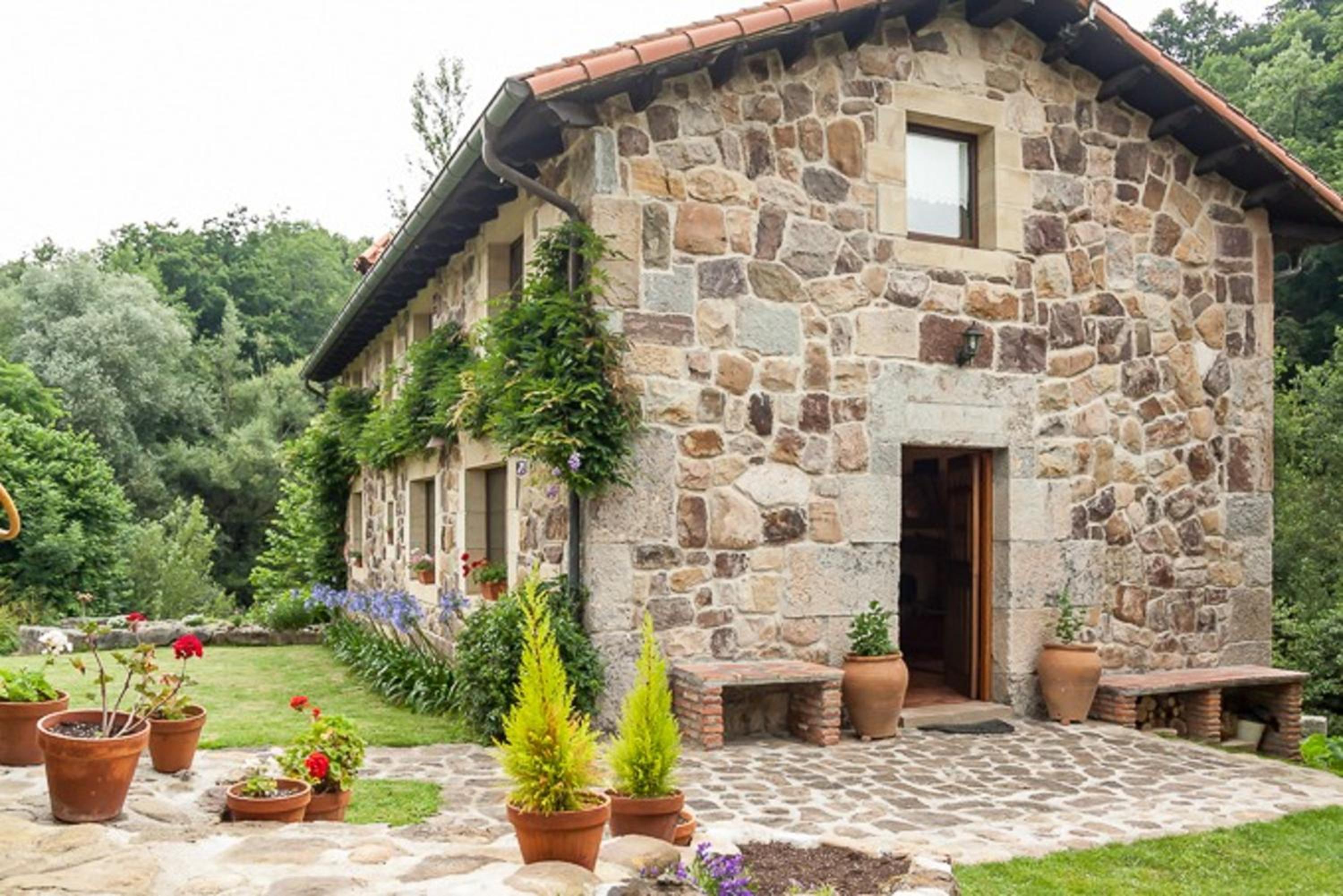 Charming House with Lake View
