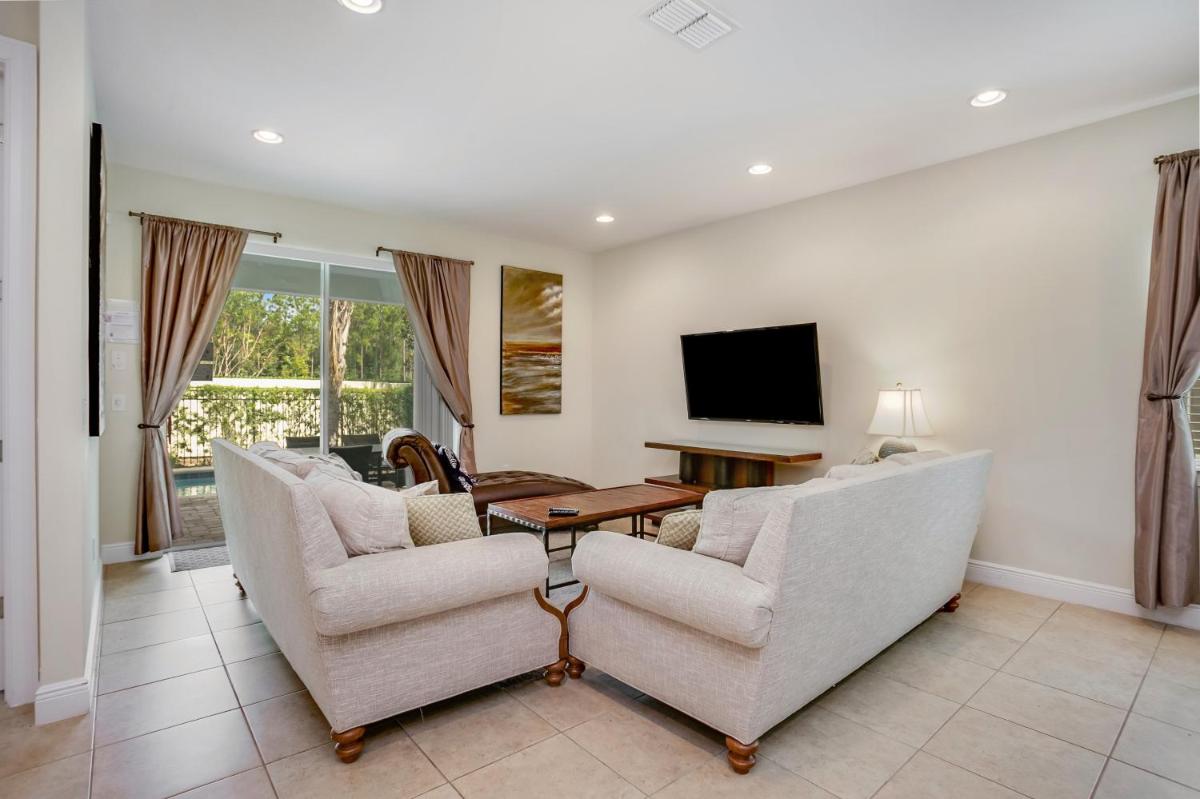 Encore Resort 8 Bedroom Vacation Home with Pool 2105