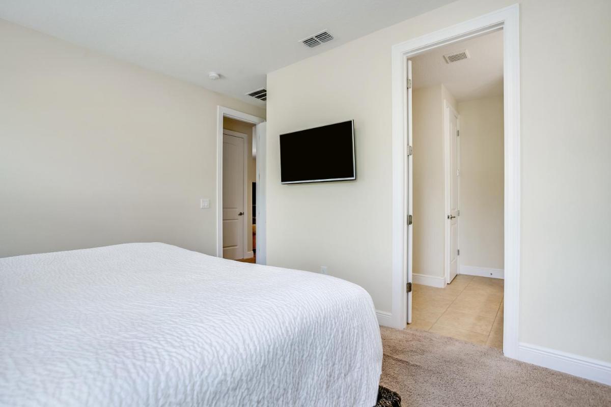 Encore Resort 8 Bedroom Vacation Home with Pool 2105