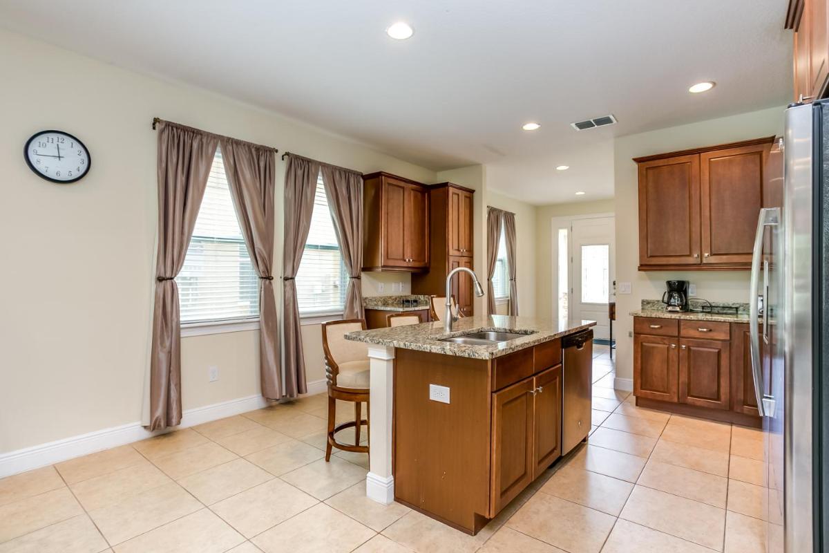 Encore Resort 8 Bedroom Vacation Home with Pool 2105