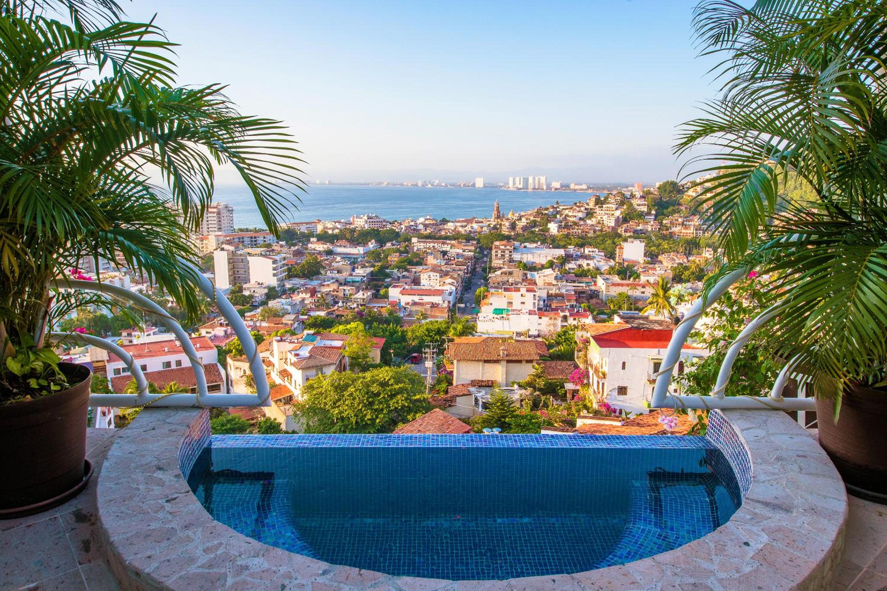 Luxury villa rental, Casa Yvonneka view 3