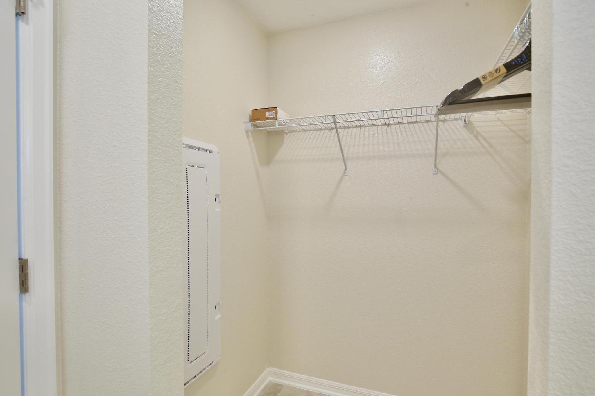 Beautiful apartment in lux Storey Lake community 10 miles to Disney! view 3
