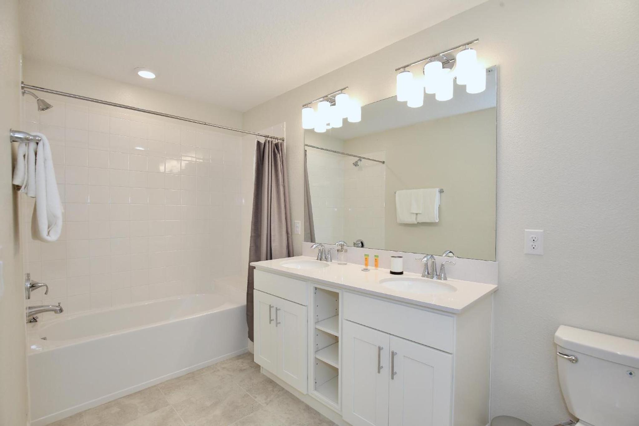 Beautiful apartment in lux Storey Lake community 10 miles to Disney! view 4