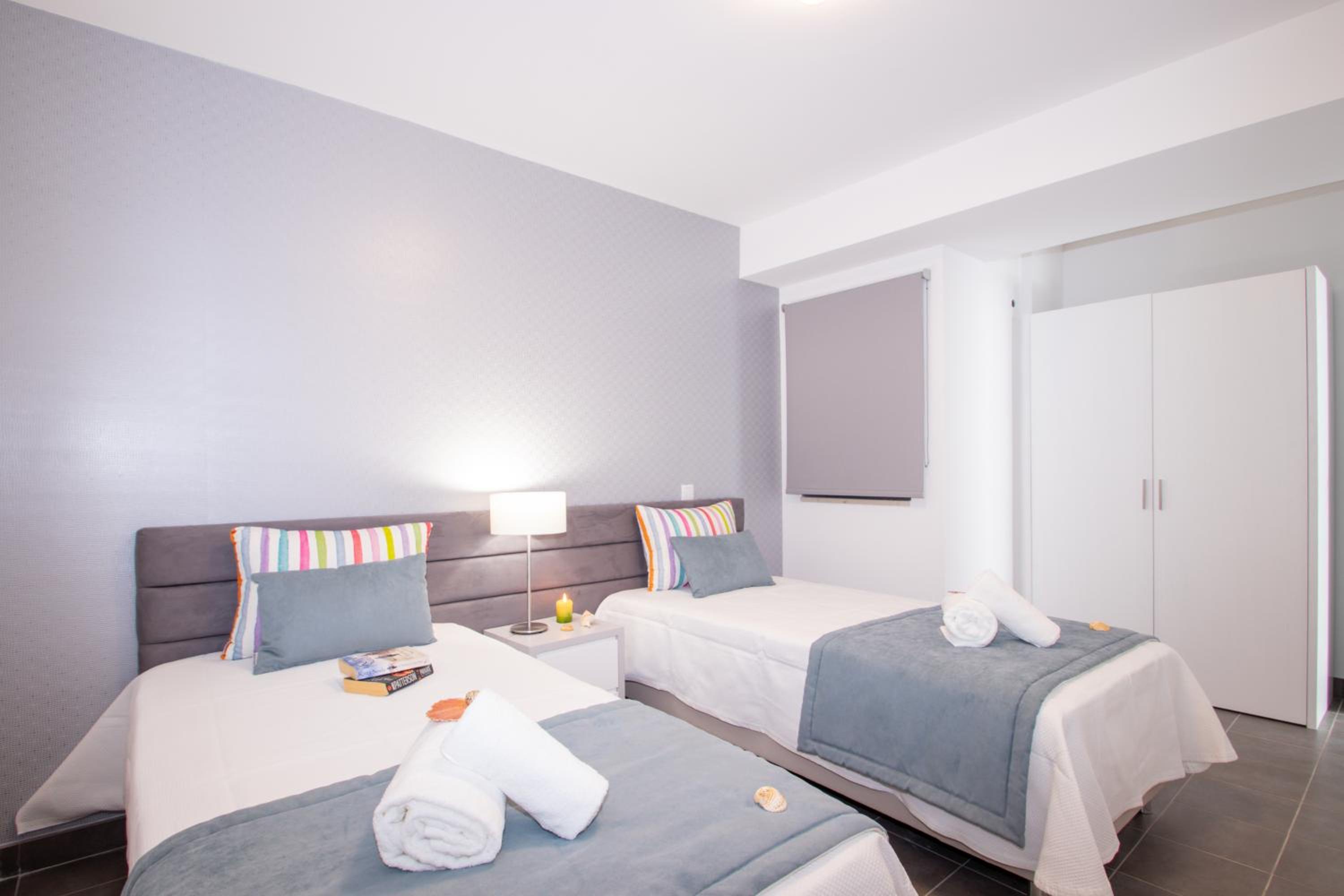 Villa Riviera - com piscina aquecível, 2 jacuzzis e BBQ em Armação de Pêra