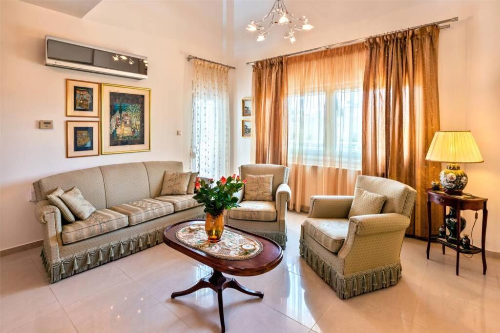 Art Antique Deluxe Villa photo 2