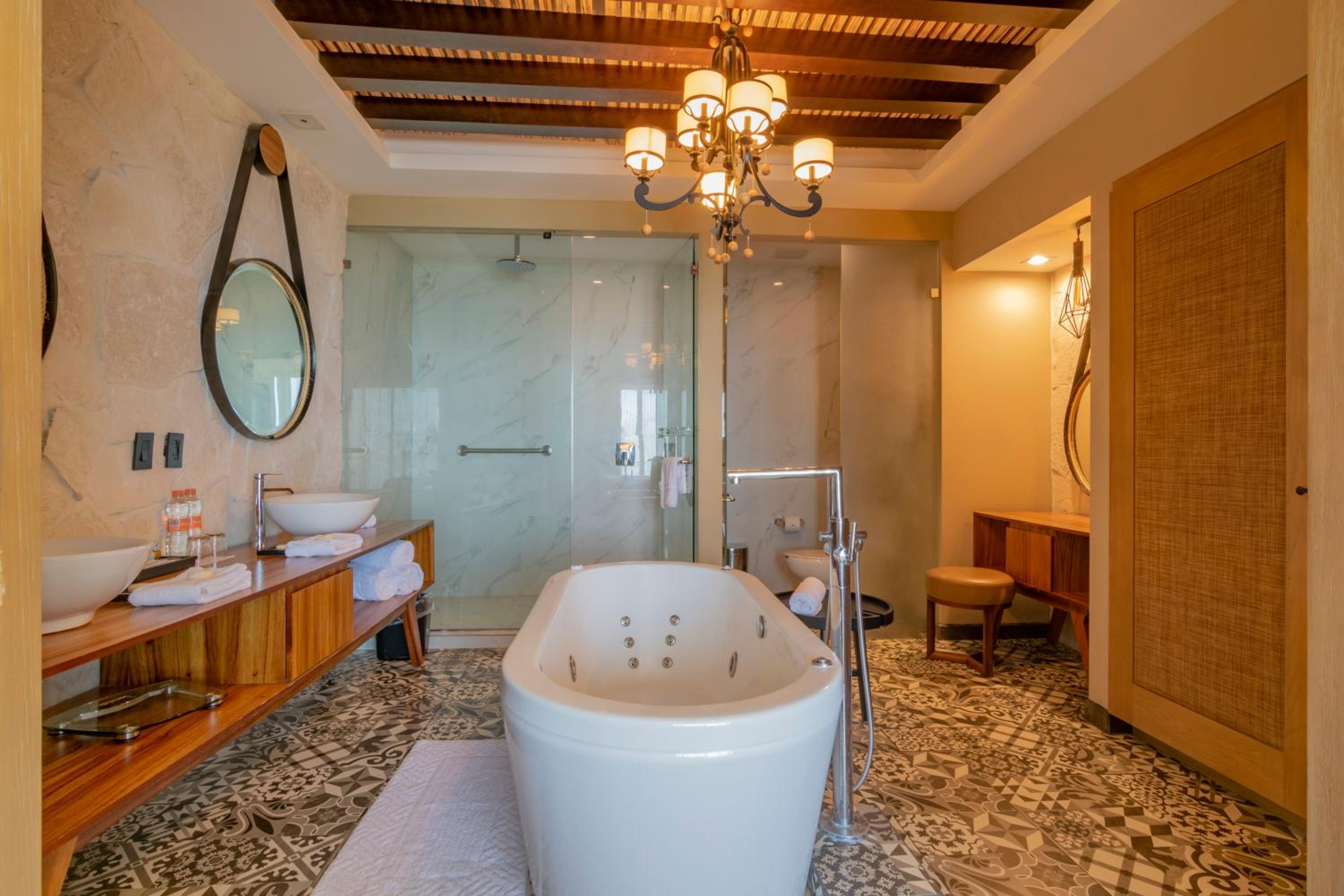 Ensenada Vacations - Torre Lucerna Hotel Ensenada - Property Image 2