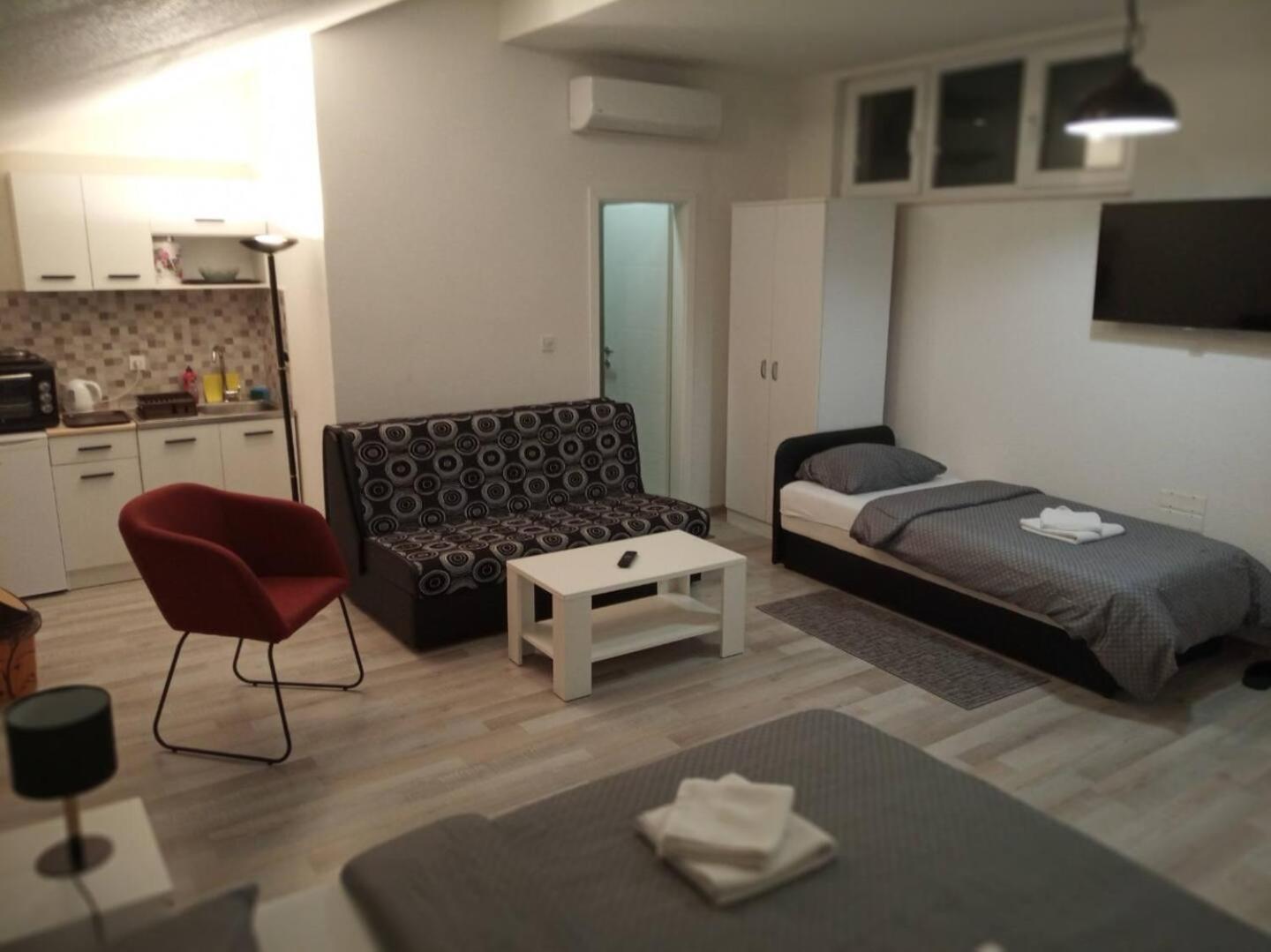 Photo 9