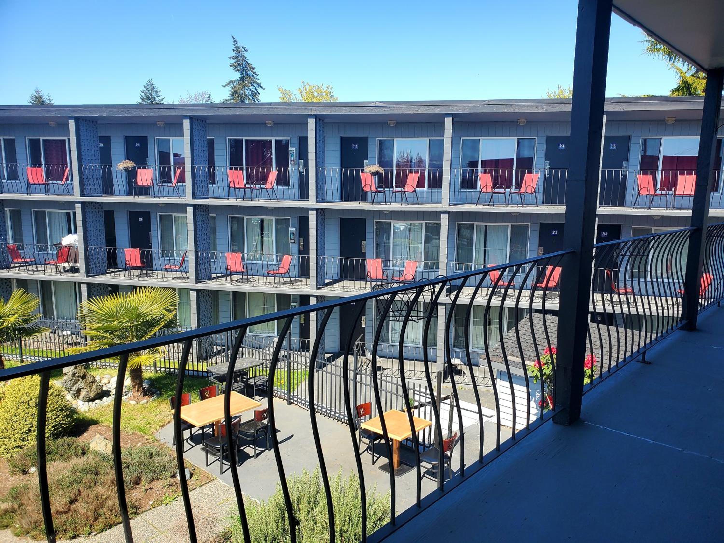 Port-O-Call Inn