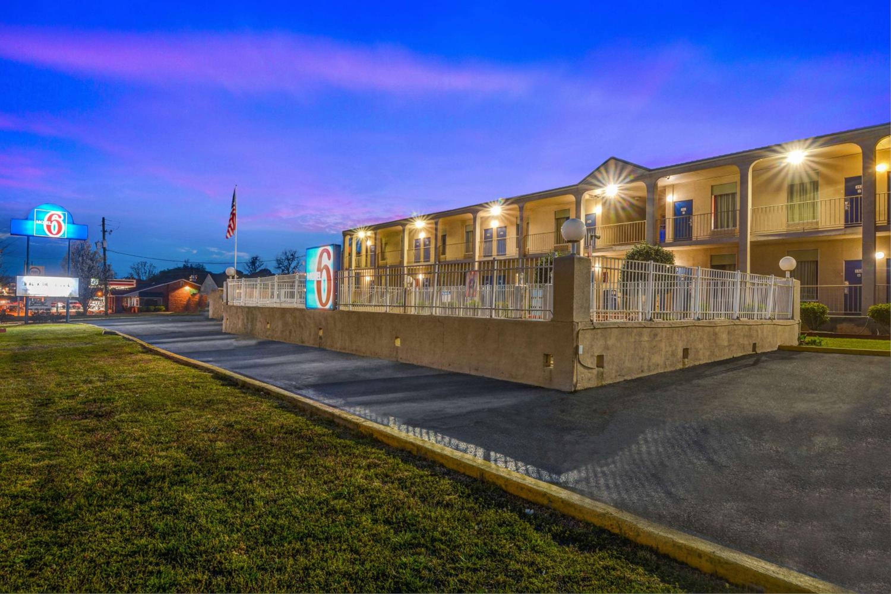Americus Vacations - Motel 6-Americus, GA - Property Image 2