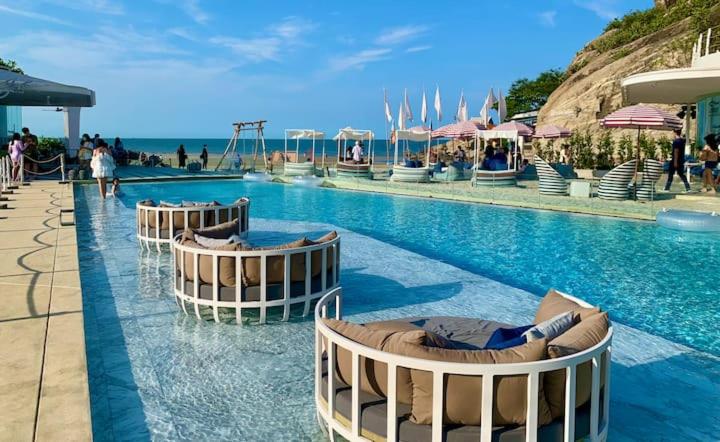 Hua Hin VERANDA BEACHFRONT Living view 3