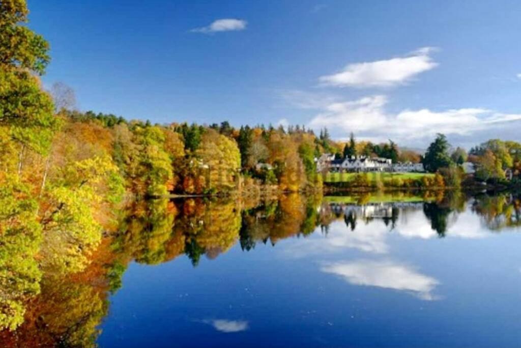 Beautiful 2 Bedroom, 2 Bathroom Flat with Parking. view 5