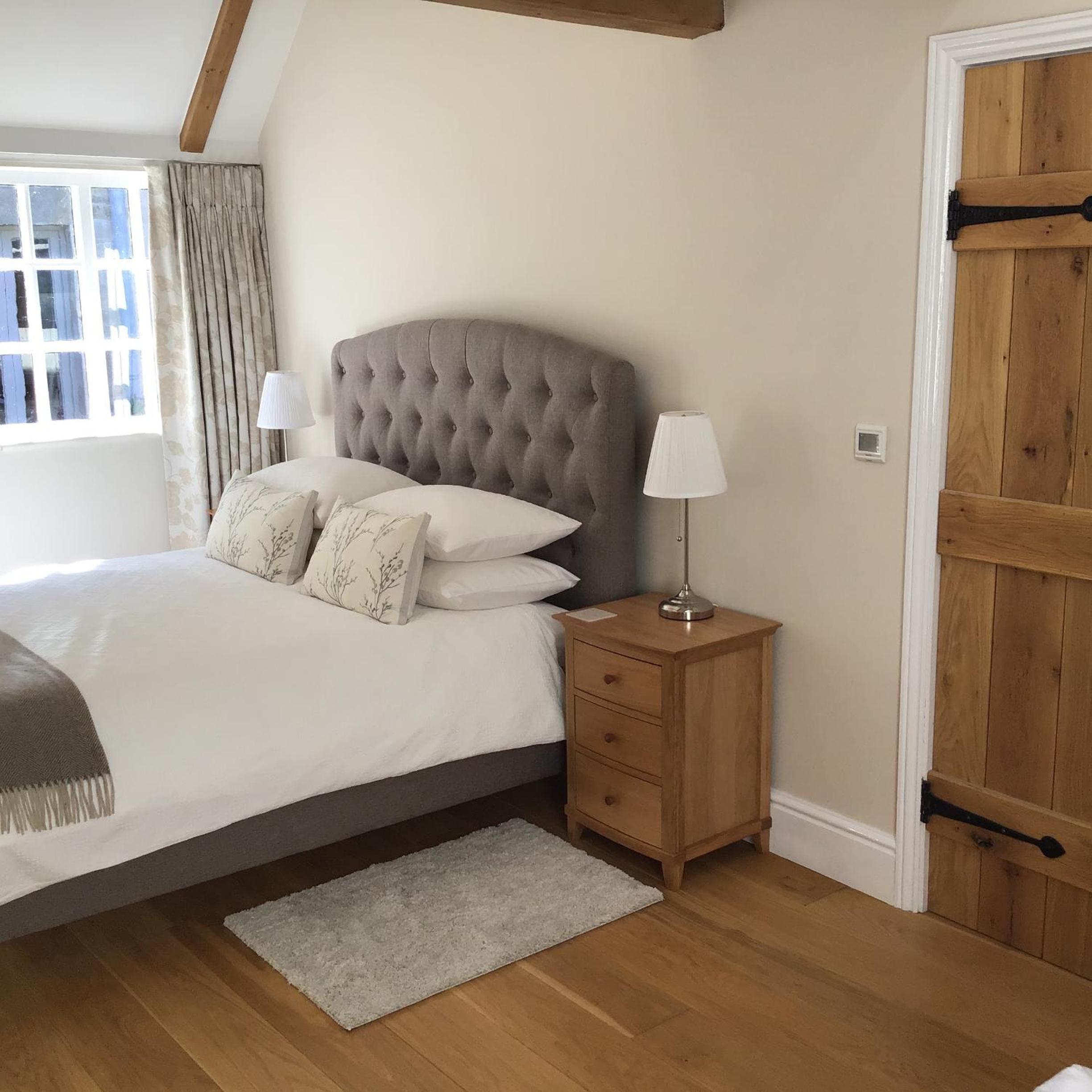 Stroud Vacations - Courtyard Cottage - Property Image 12