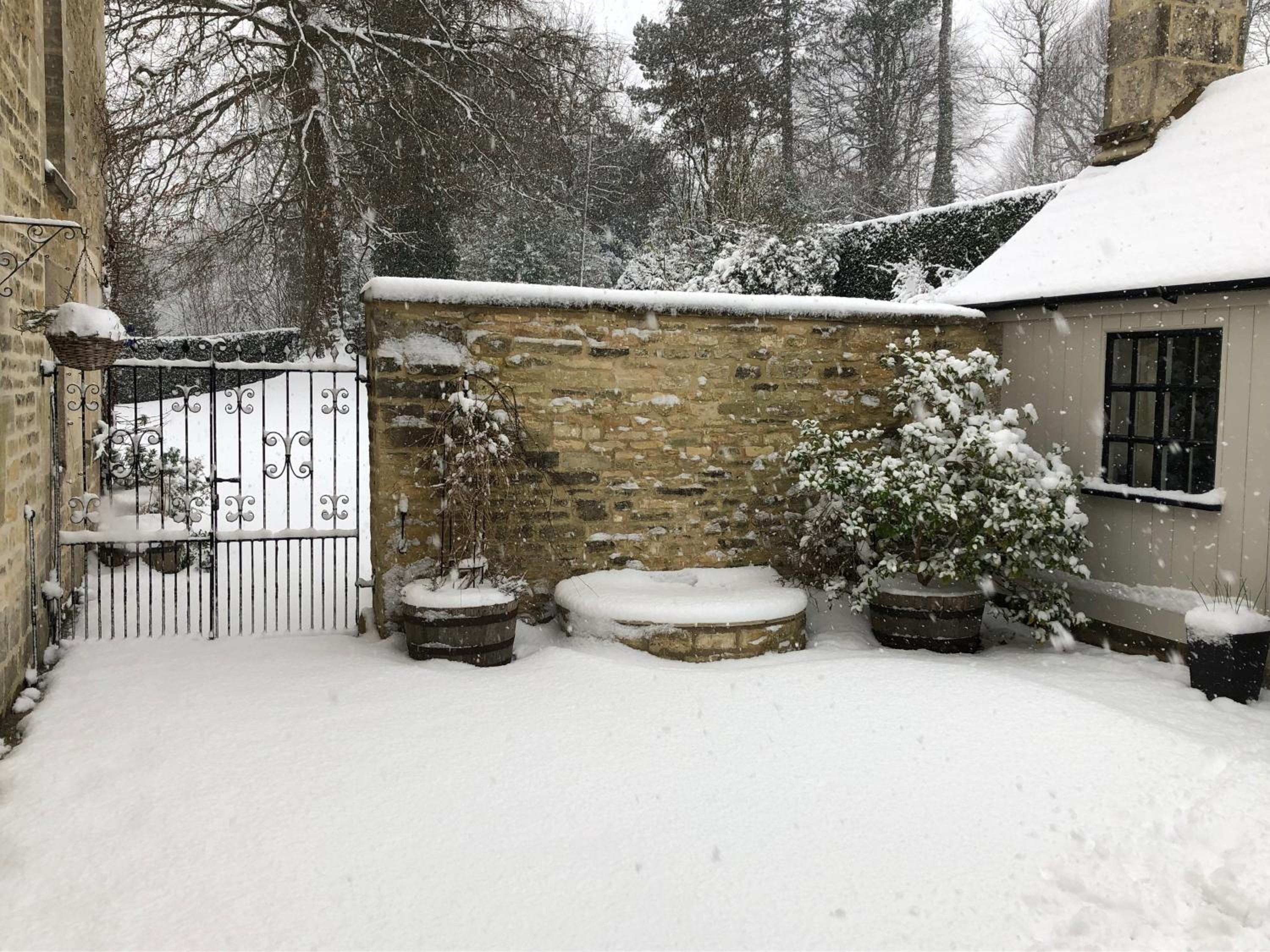 Stroud Vacations - Courtyard Cottage - Property Image 11