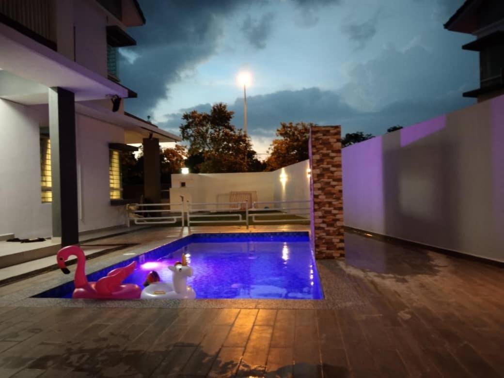 Hotel Villa With Private Pool And Sauna @ Nilai
