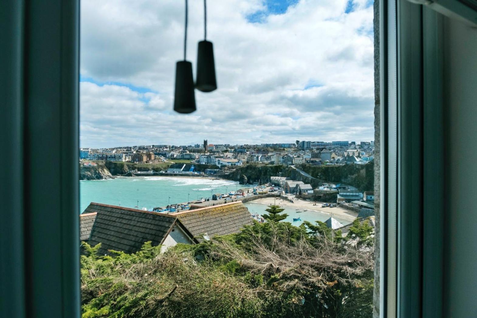 Finest Retreats - Tides - Luxury Sea Views Apartment view 2